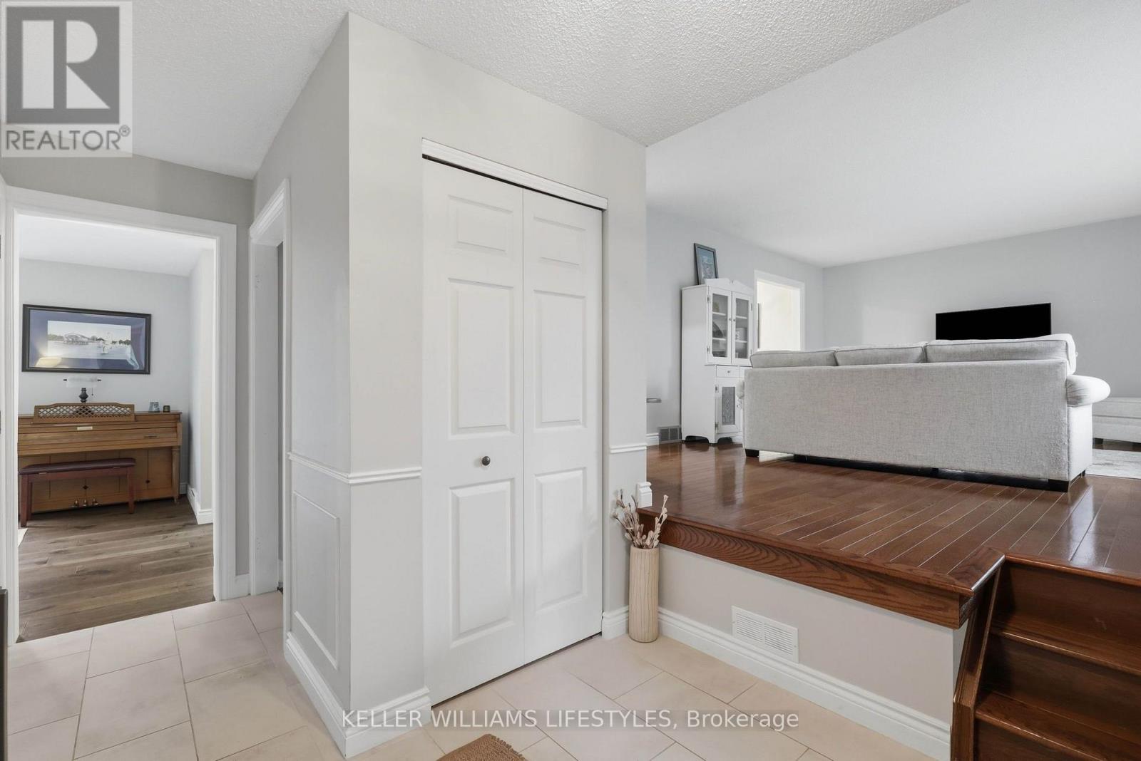 344 Robert Street, Strathroy-Caradoc, Ontario  N7G 3M1 - Photo 3 - X14025134