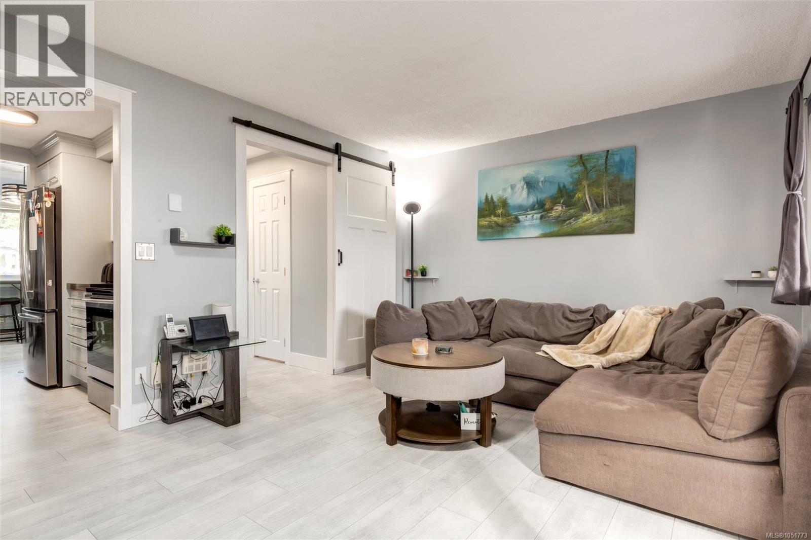 12 285 Harewood Rd
