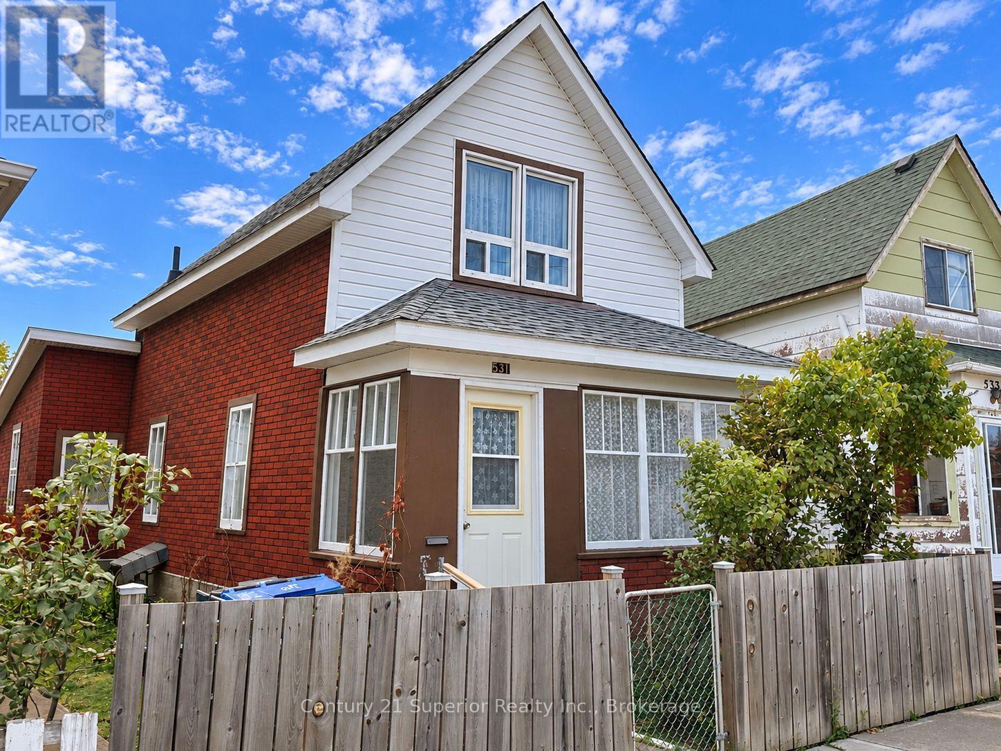 531 Mctavish Street, Thunder Bay, Ontario  P7C 3C4 - Photo 1 - X14025238