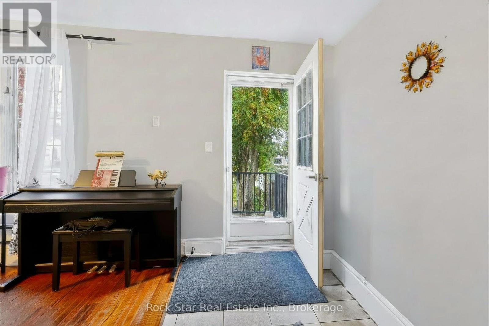 1162 Northmount Avenue, Mississauga, Ontario  L5E 1X9 - Photo 2 - W14025684