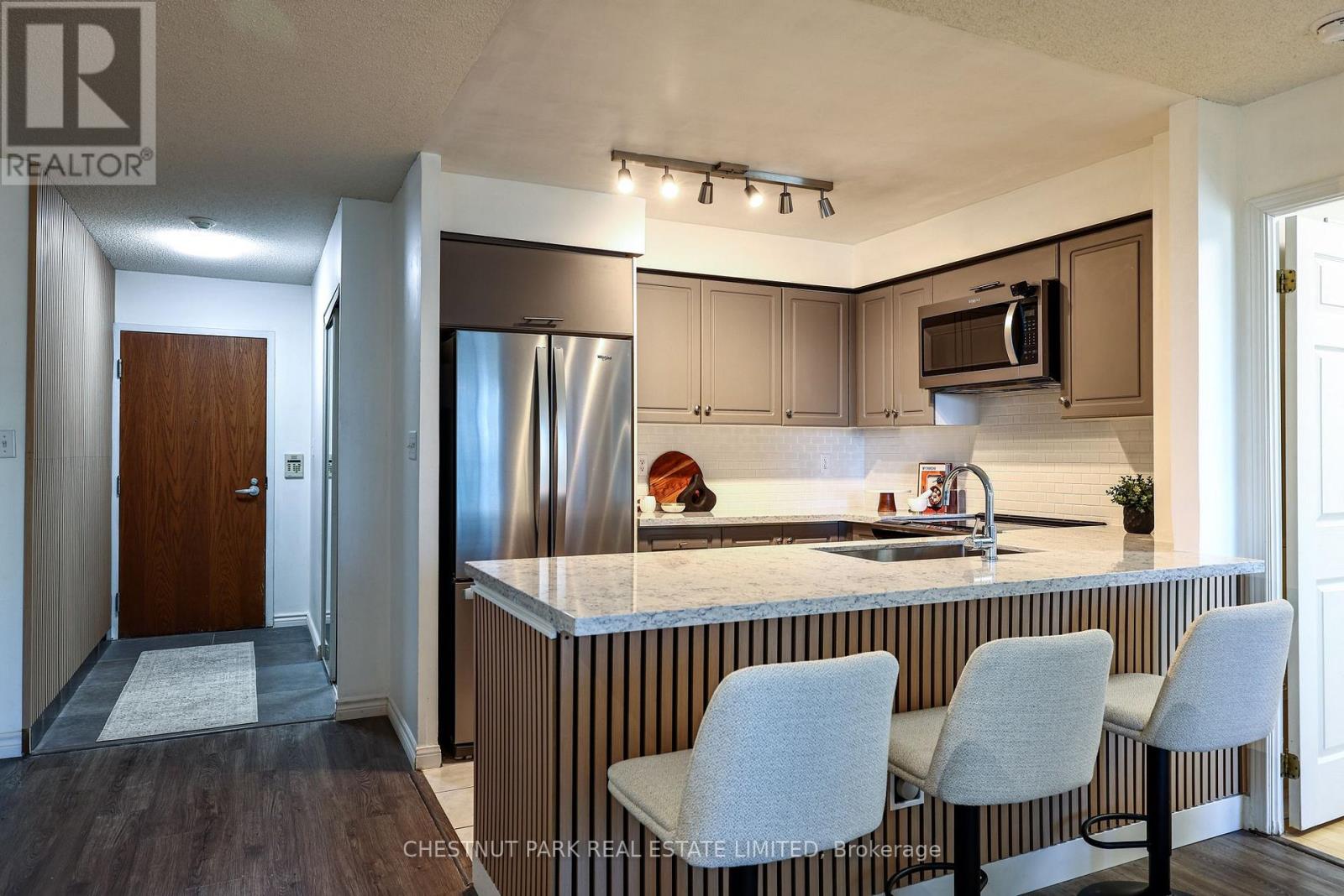 615 - 23 Lorraine Drive, Toronto, Ontario  M2N 6Z6 - Photo 2 - C14027416