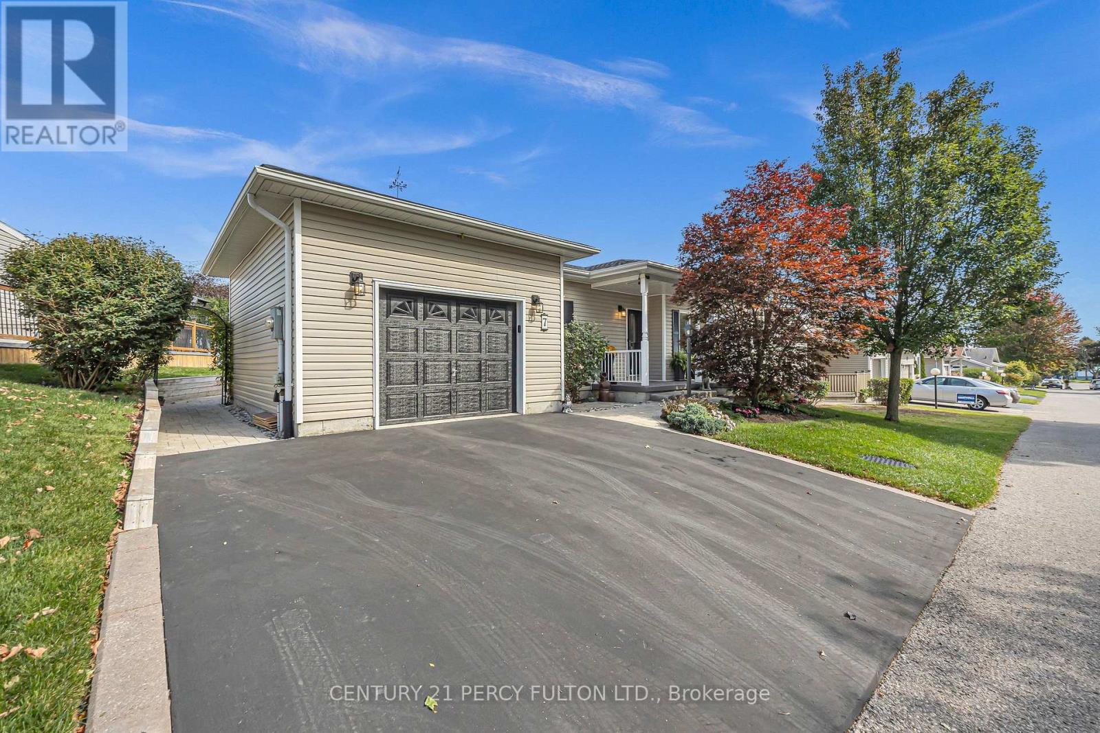 7 Eastbank Road, Clarington, Ontario  L1B 1B7 - Photo 2 - E14027428