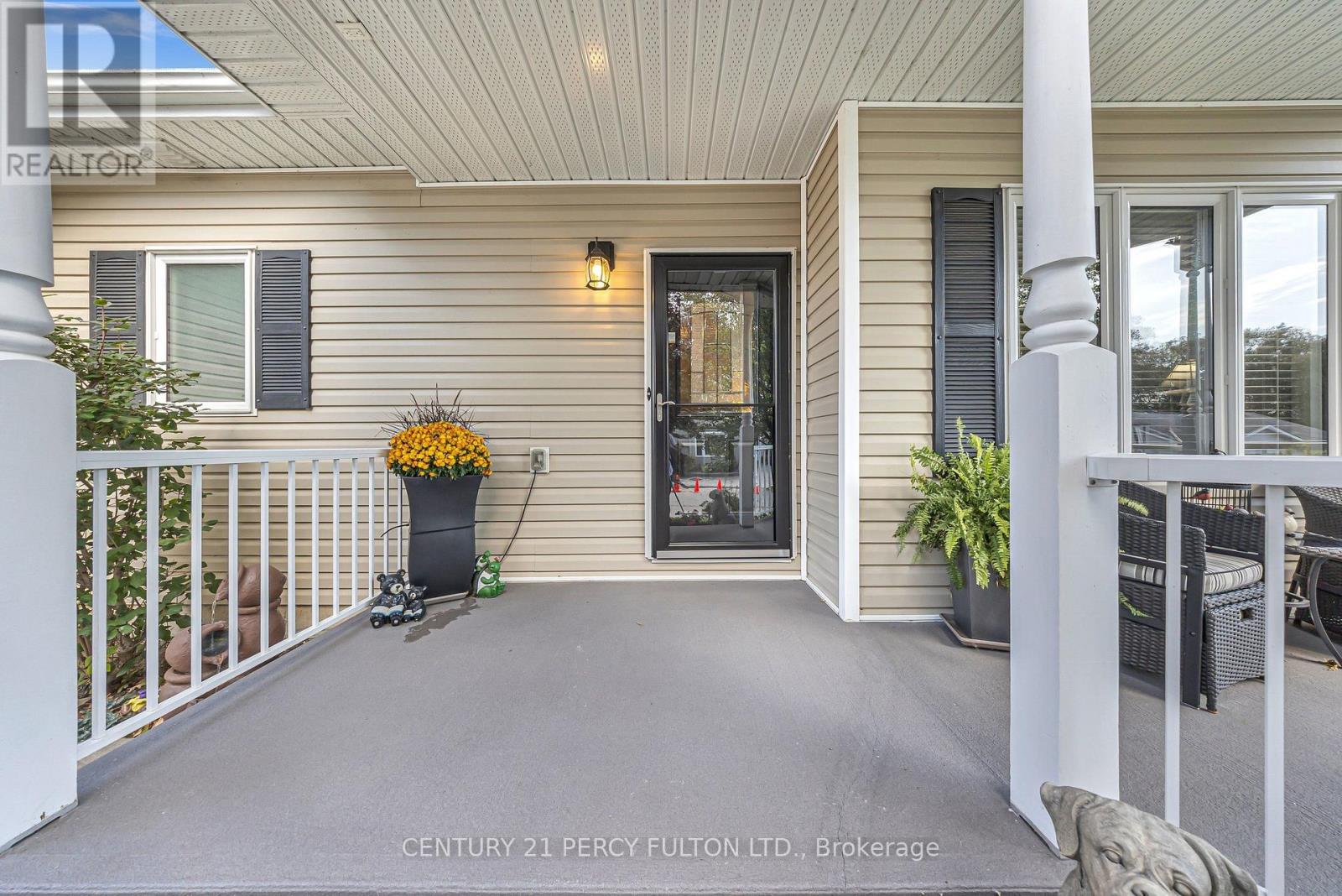7 Eastbank Road, Clarington, Ontario  L1B 1B7 - Photo 3 - E14027428