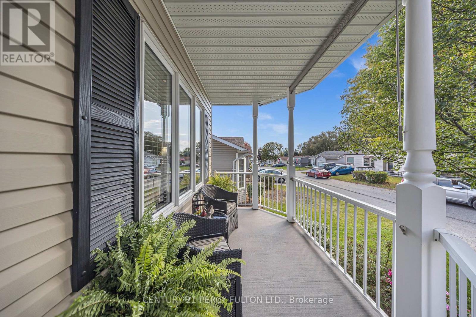 7 Eastbank Road, Clarington, Ontario  L1B 1B7 - Photo 4 - E14027428