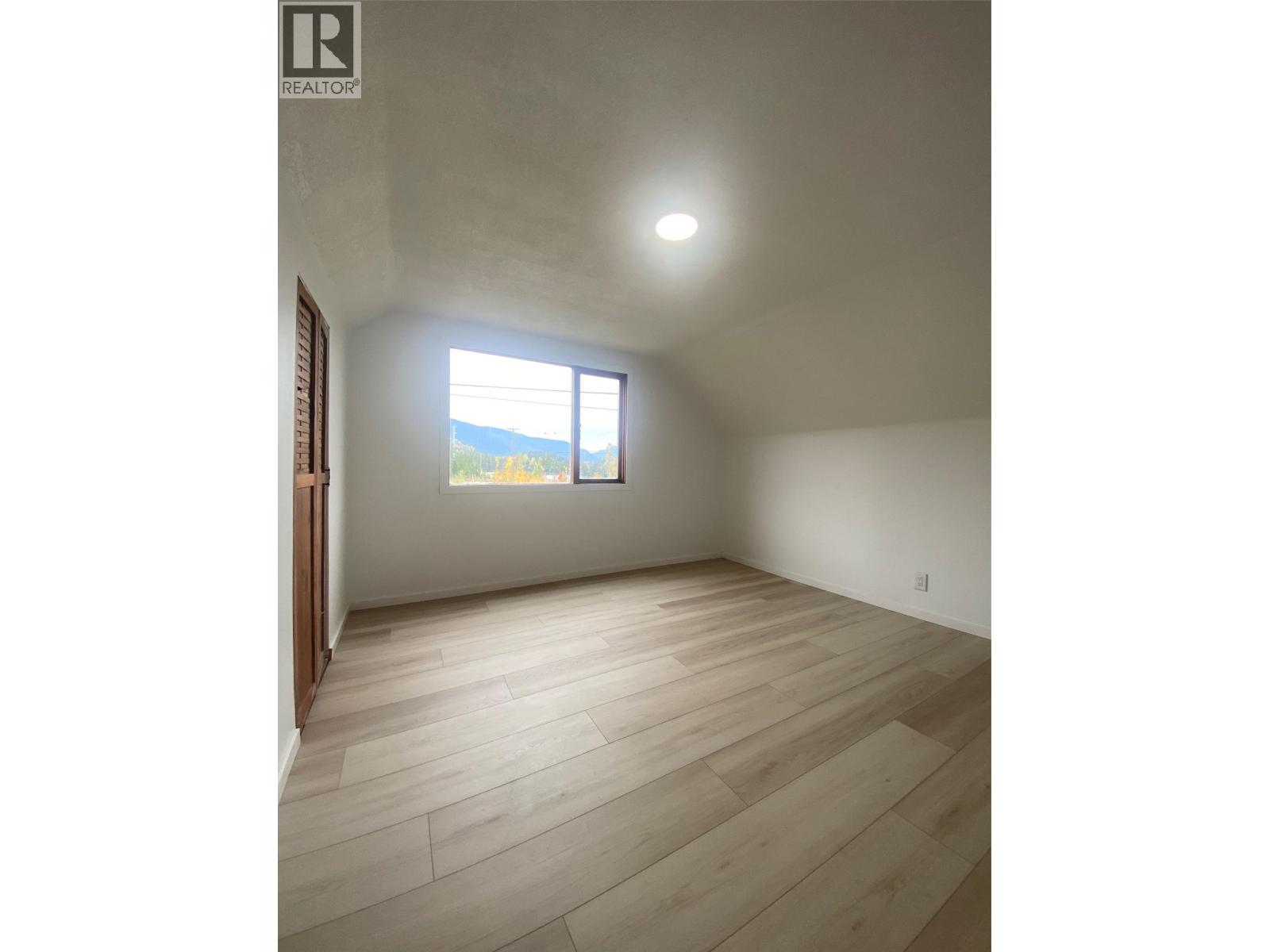 861 Cedar Street, Blue River, British Columbia  V0E 1J0 - Photo 12 - 10403391