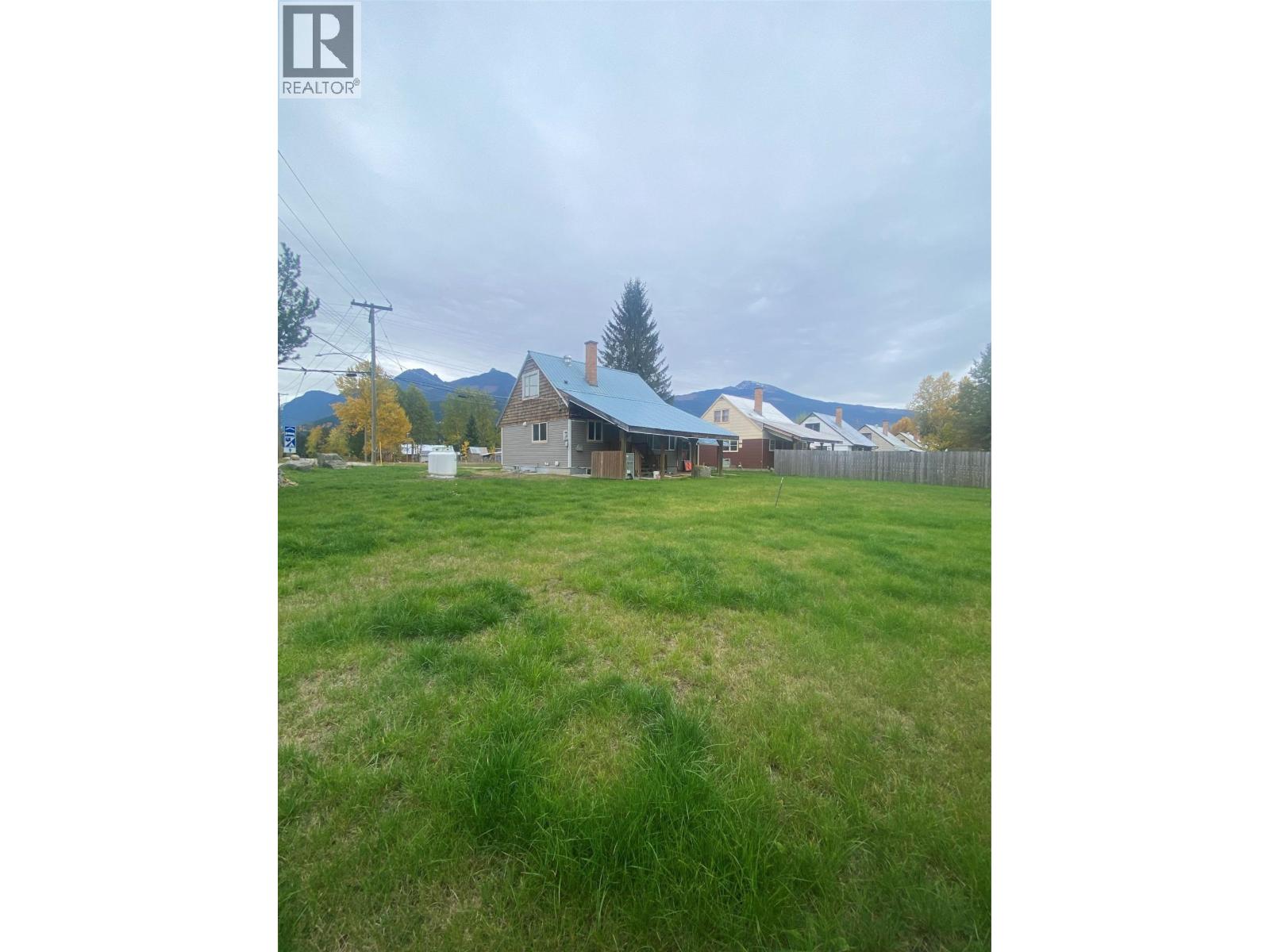861 Cedar Street, Blue River, British Columbia  V0E 1J0 - Photo 22 - 10403391