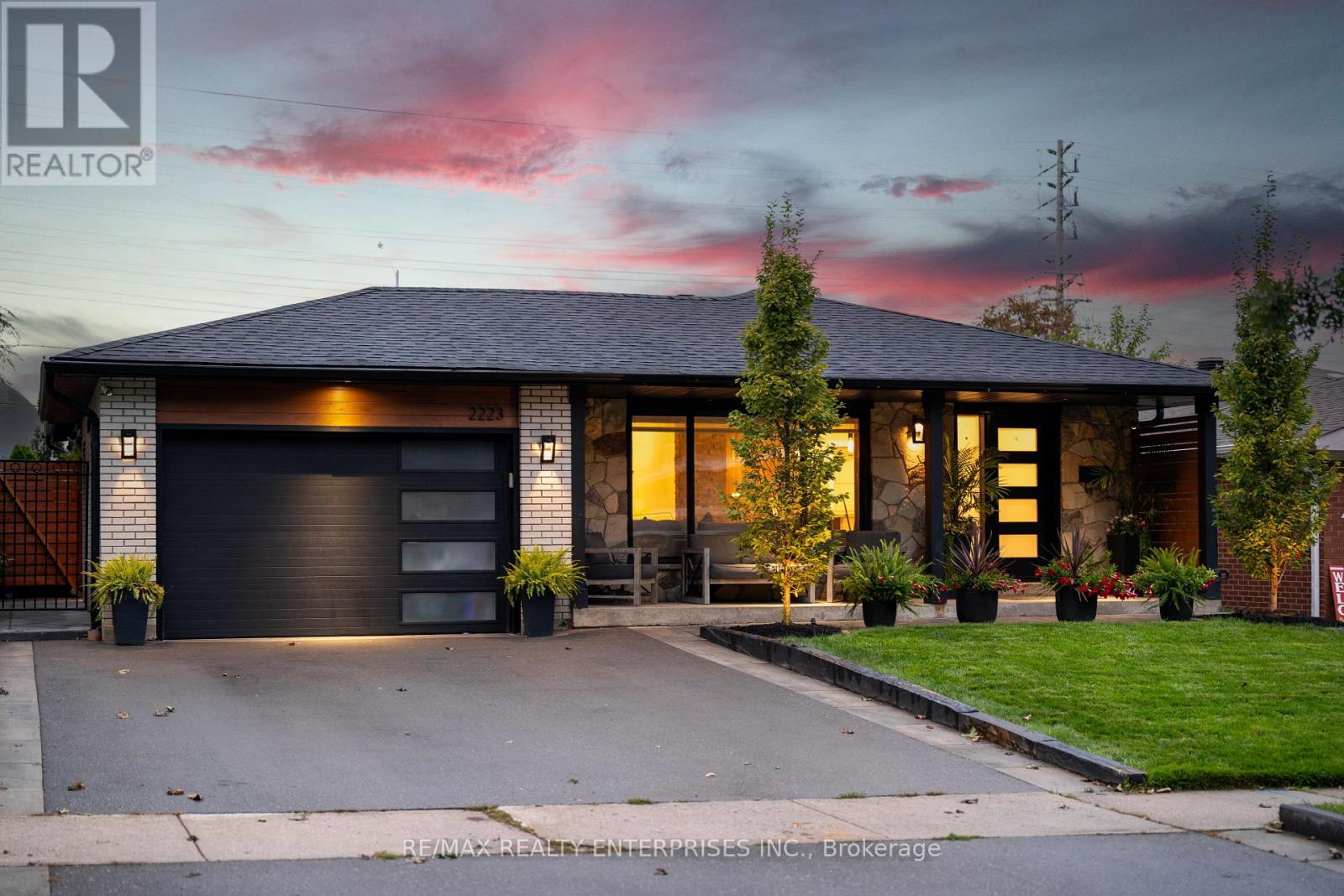 2223 BELFAST CRESCENT Mississauga (Sheridan) Ontario Canada L5K1N7