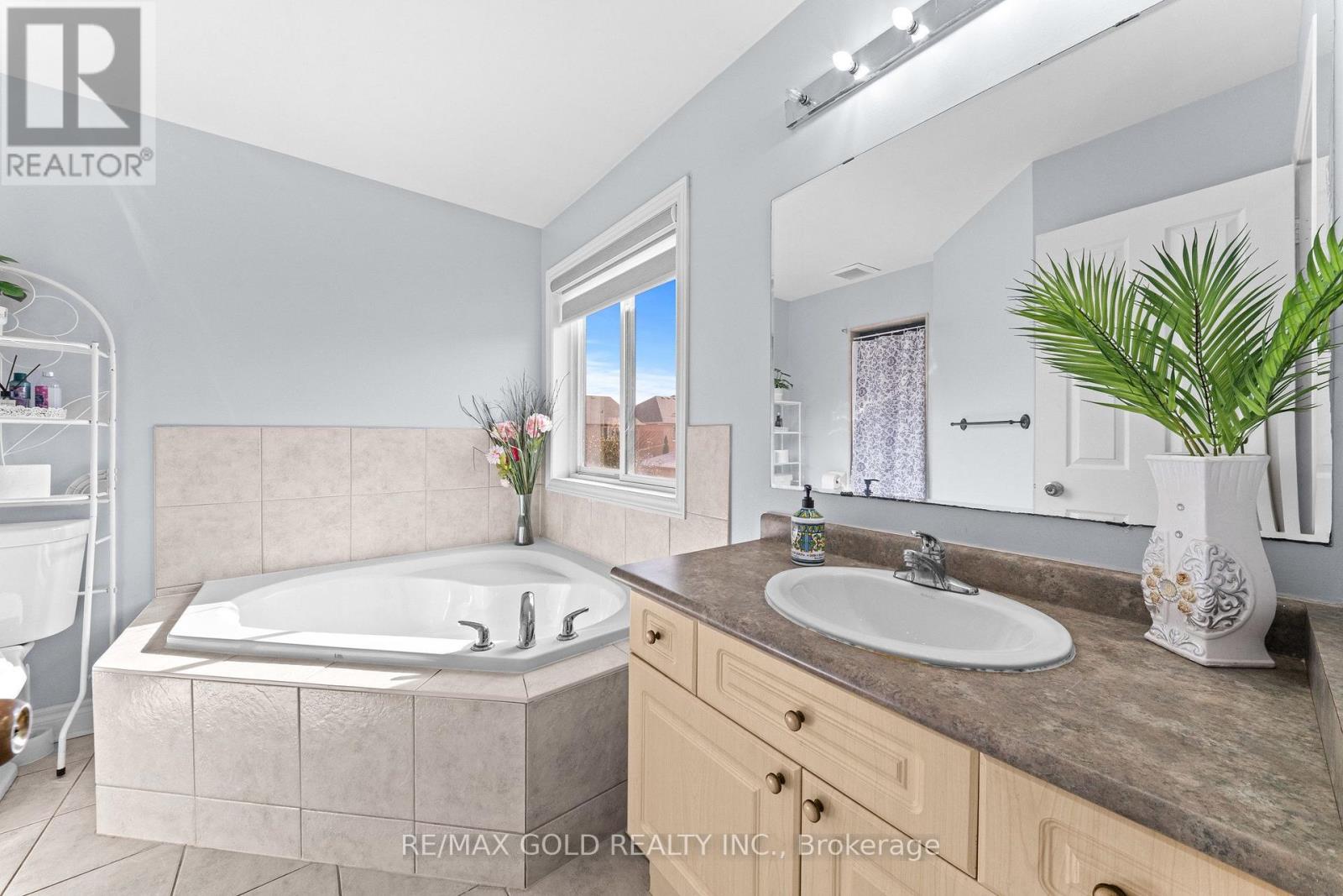 8 Bayridge Drive, Brampton, Ontario  L6P 2H8 - Photo 16 - W14026150