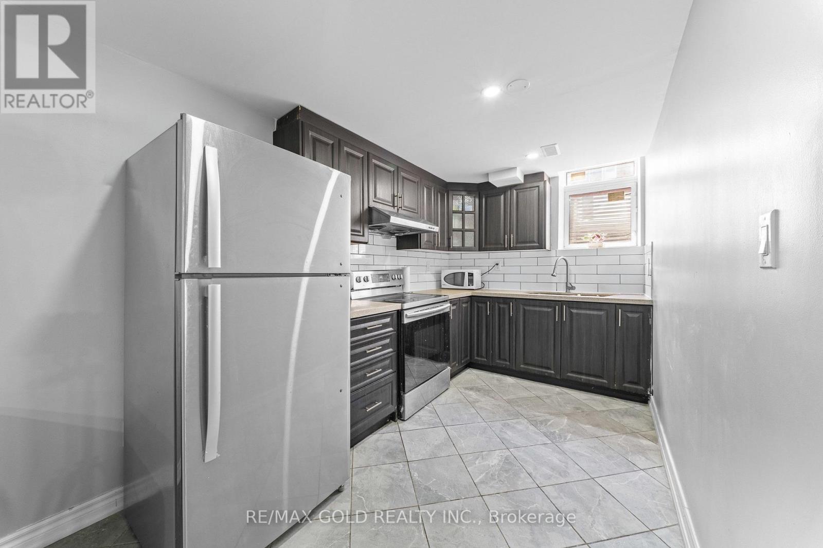8 Bayridge Drive, Brampton, Ontario  L6P 2H8 - Photo 23 - W14026150