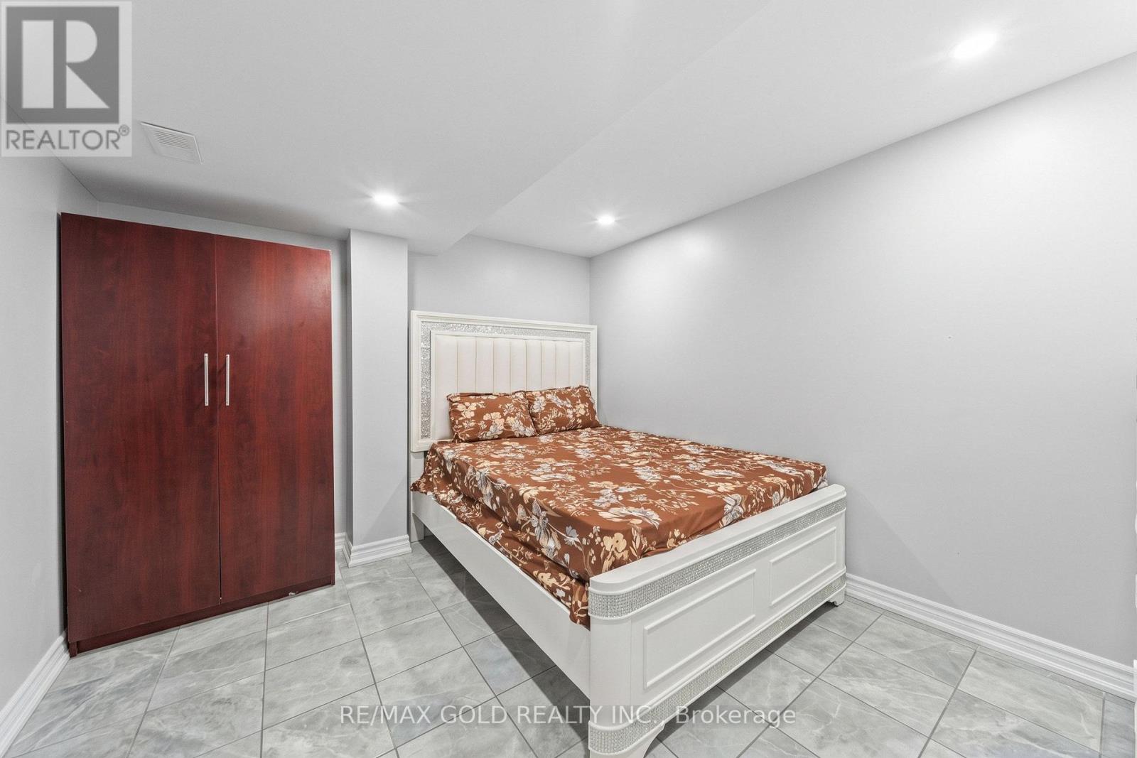 8 Bayridge Drive, Brampton, Ontario  L6P 2H8 - Photo 26 - W14026150