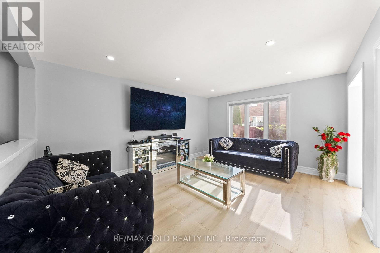 8 Bayridge Drive, Brampton, Ontario  L6P 2H8 - Photo 5 - W14026150