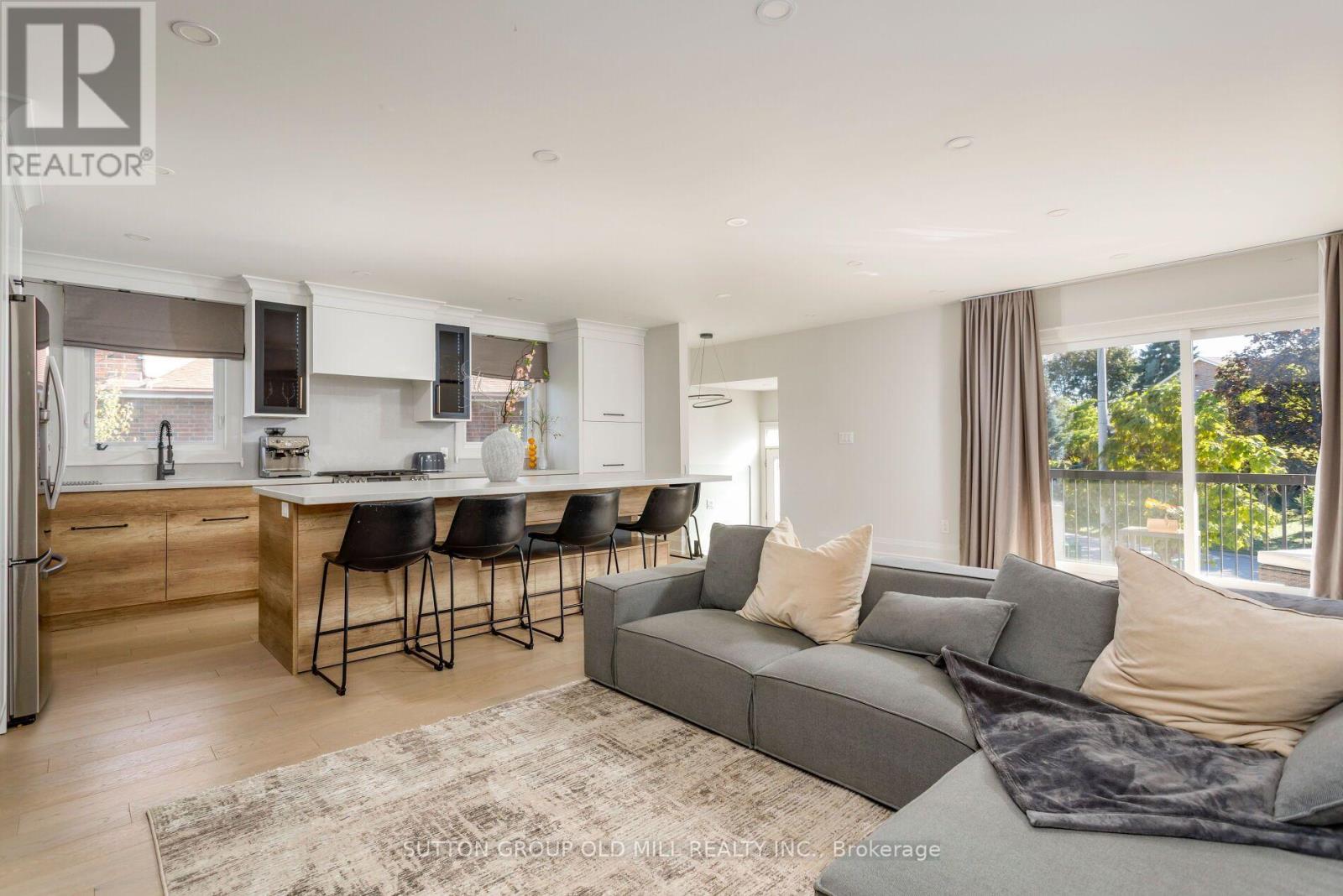 1645 Copseholm Trail, Mississauga, Ontario  L4W 2C1 - Photo 3 - W14026408