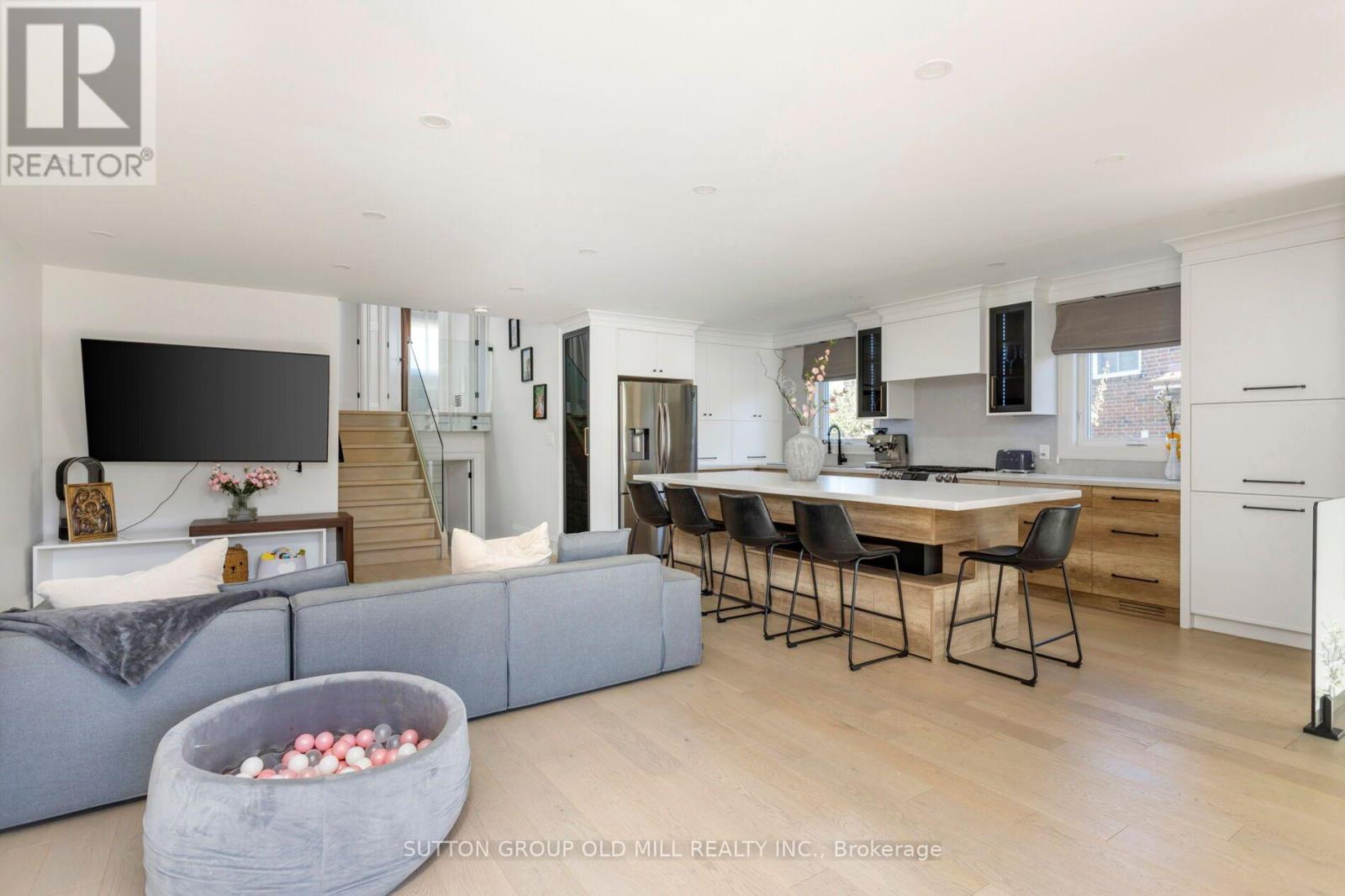 1645 Copseholm Trail, Mississauga, Ontario  L4W 2C1 - Photo 4 - W14026408