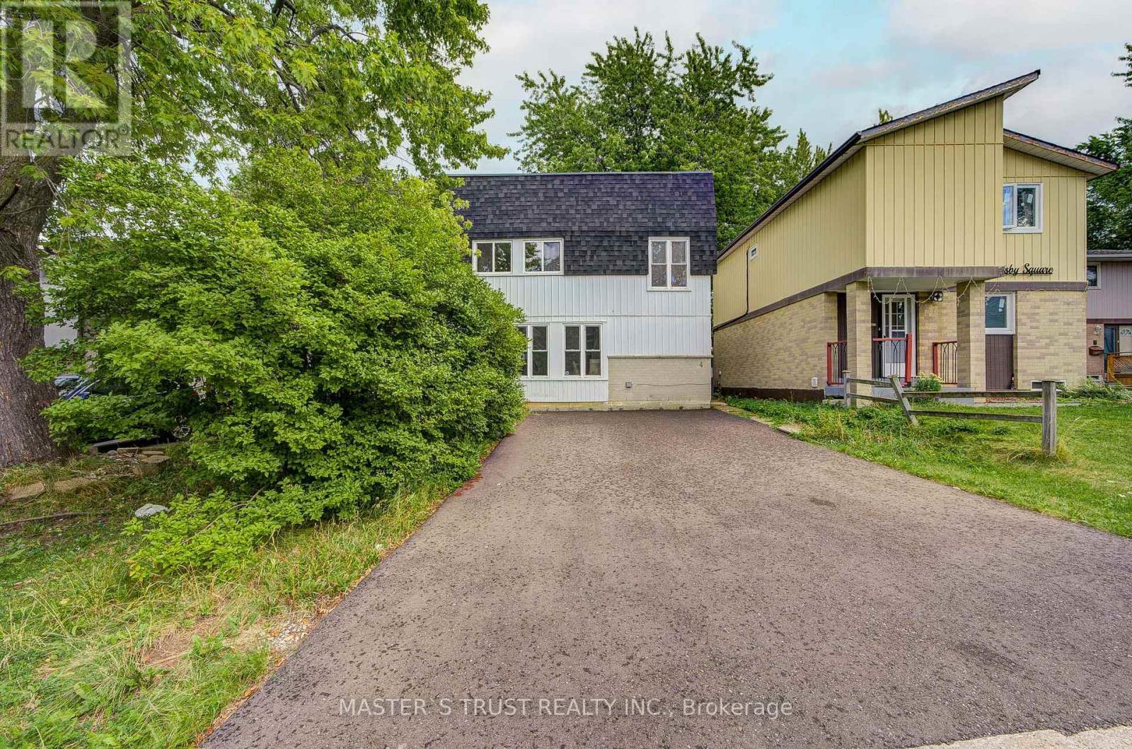 4 Gatsby Square, Brampton, Ontario  L6S 2H4 - Photo 2 - W14026460