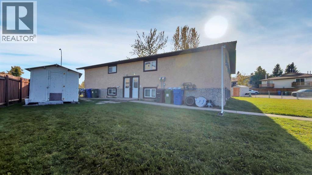 5743 & 5745 53 Street Close, Rocky Mountain House, Alberta  T4T 1M6 - Photo 2 - A2350429