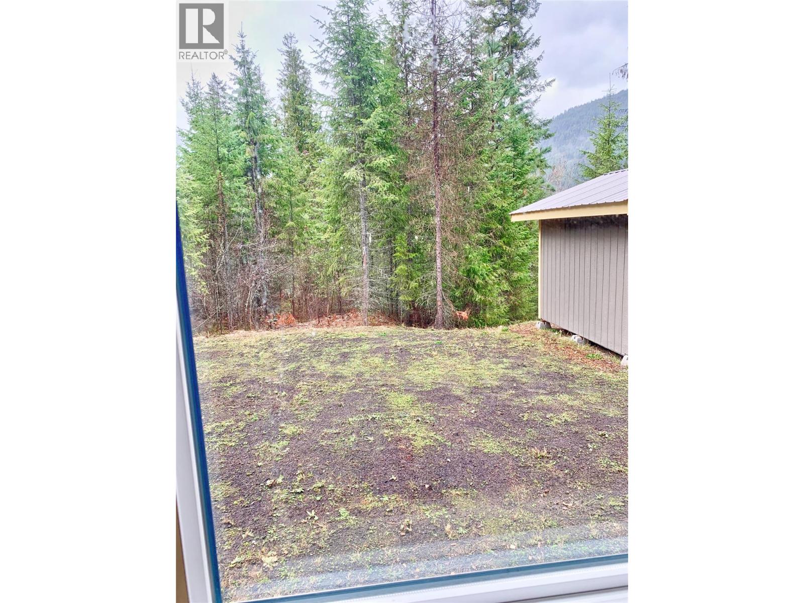 5541 Ducksway Road, Winlaw, BC V0G 2J0