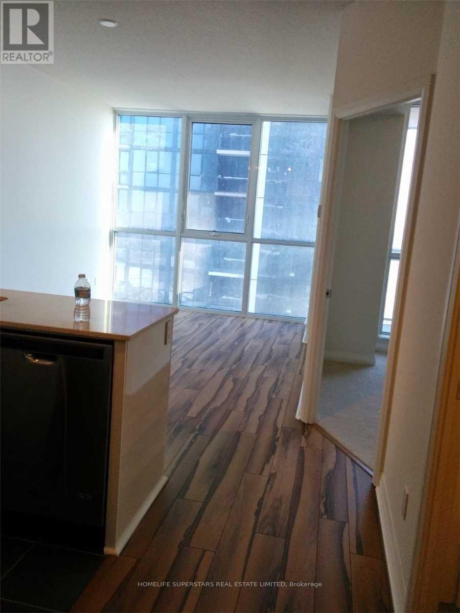 901 - 75 Eglinton Avenue W, Mississauga, Ontario  L5R 0E4 - Photo 5 - W14025534