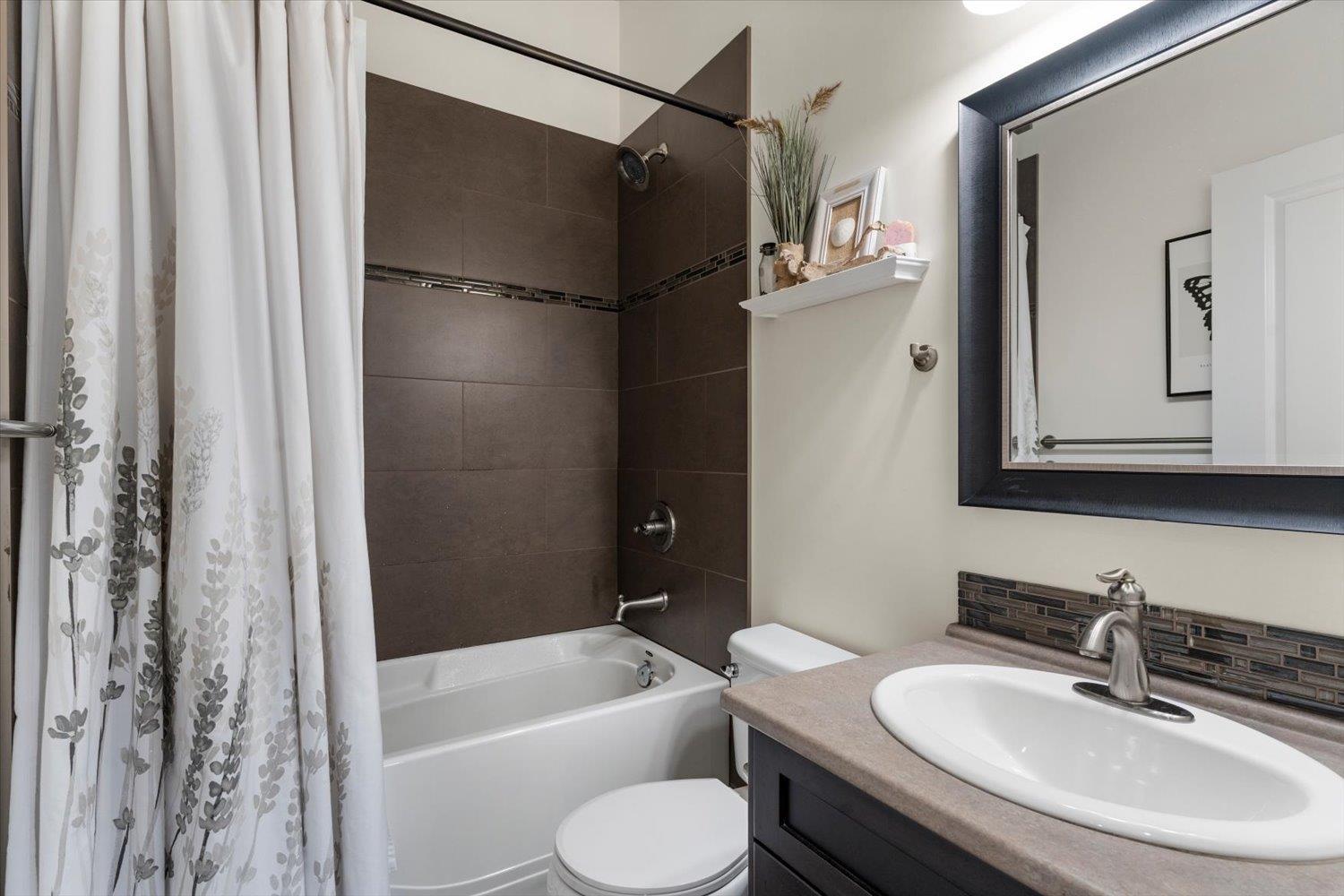 8 45345 CHEHALIS DRIVE|Garrison Crossing