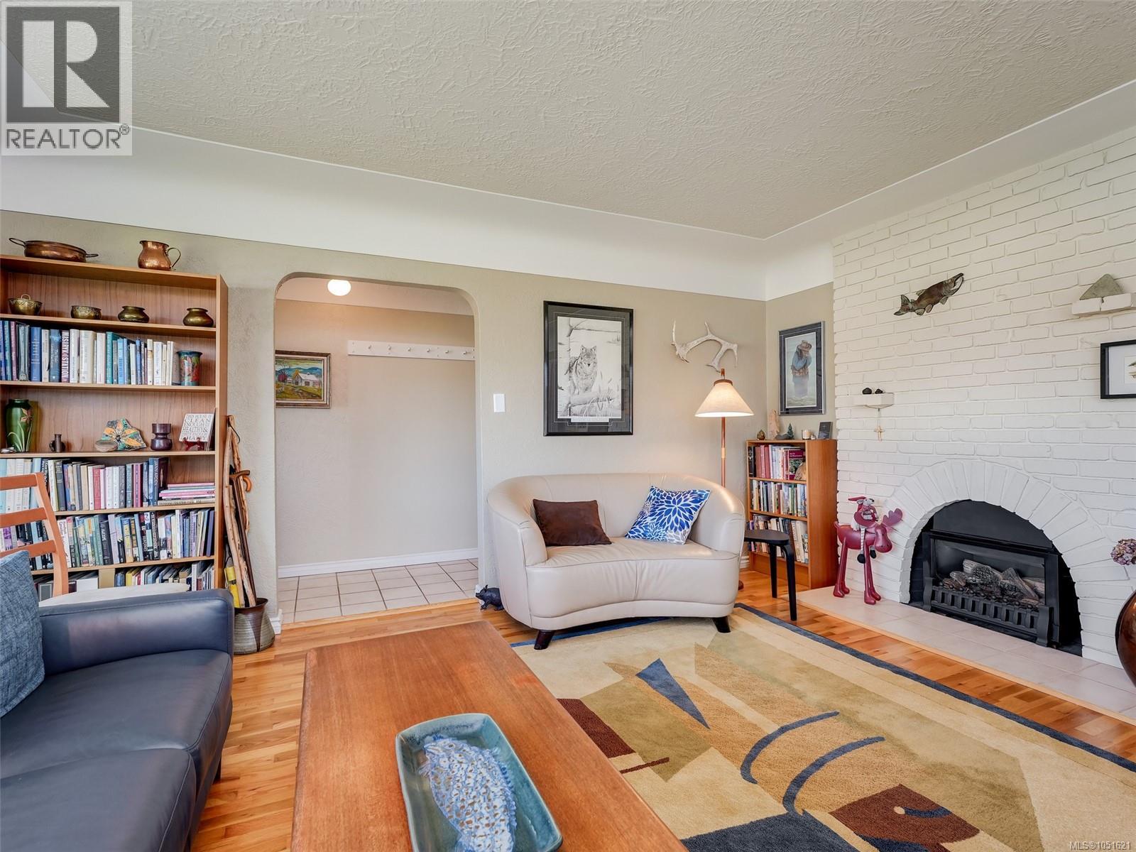 1715 Cedar Ave, Saanich, British Columbia  V8P 1X1 - Photo 9 - 1051621