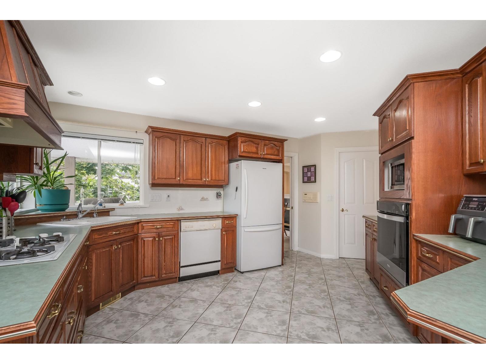 35846 Graystone Drive, Abbotsford, British Columbia  V3G 1K7 - Photo 11 - R3174528