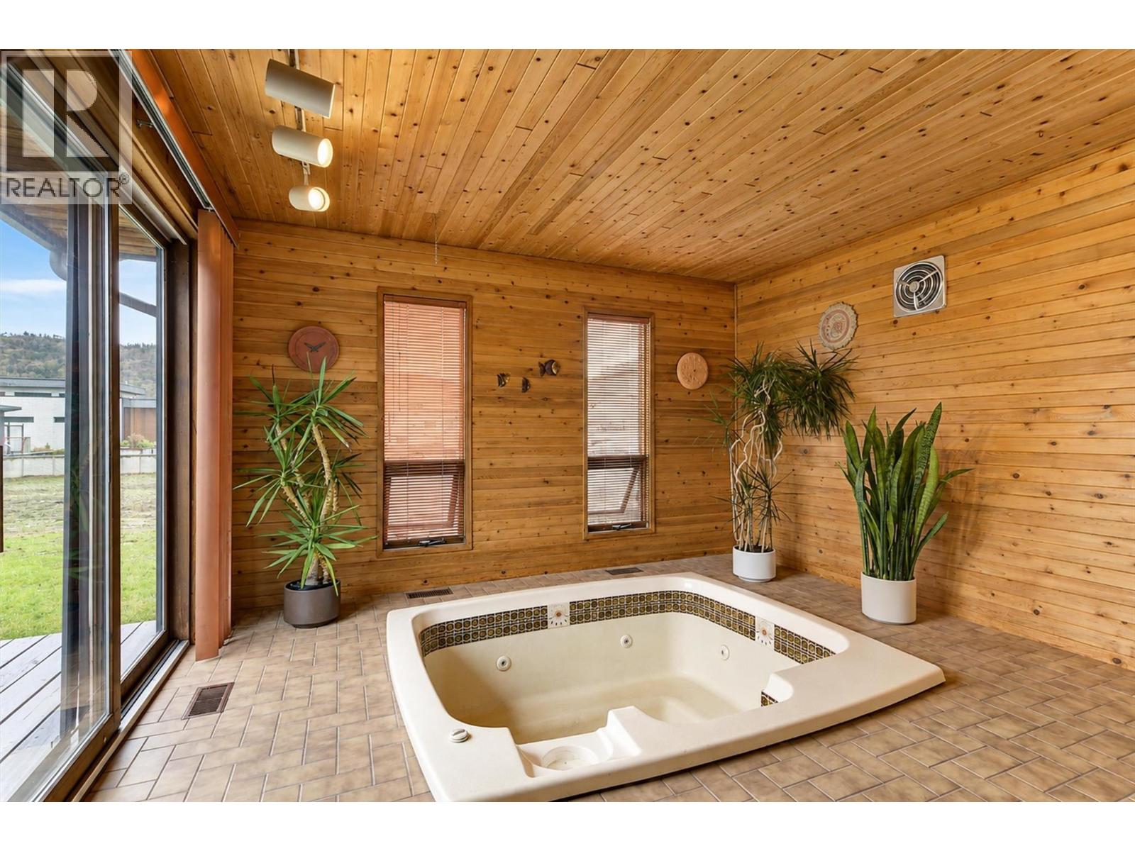 392 Valley Road N, Kelowna, British Columbia  V1V 2G1 - Photo 24 - 10402127
