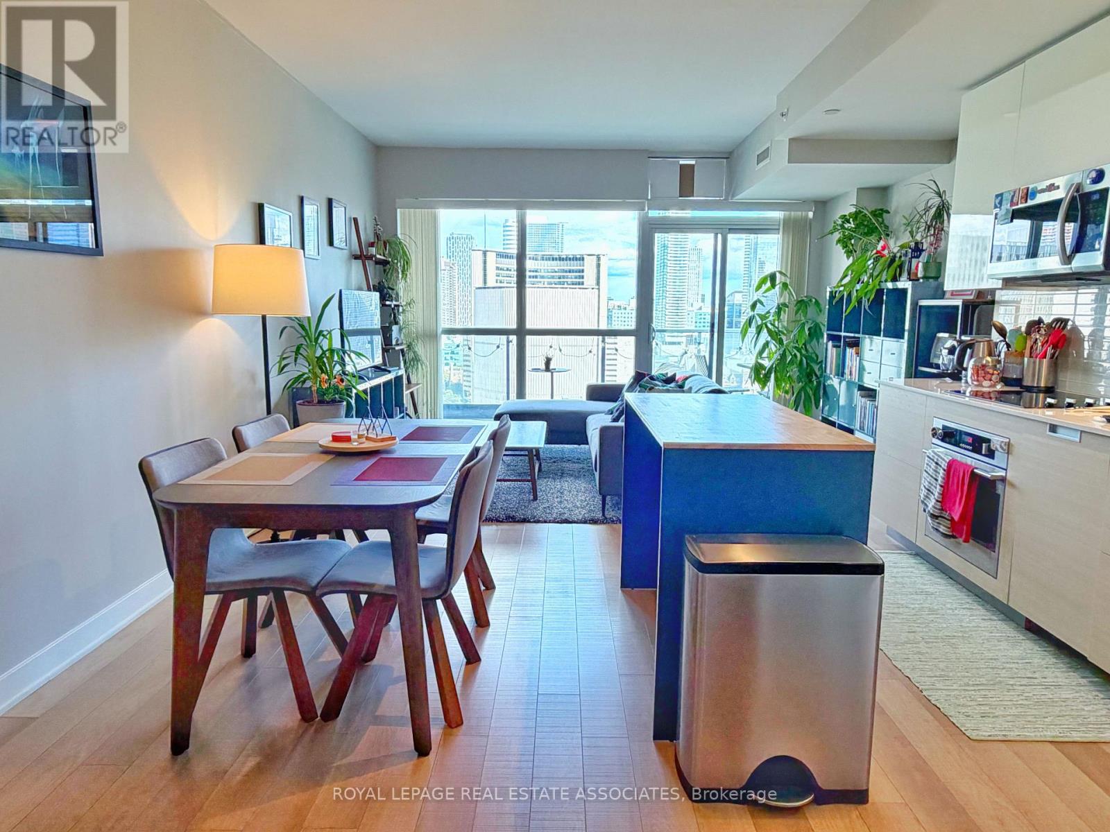 2308 - 210 SIMCOE STREET