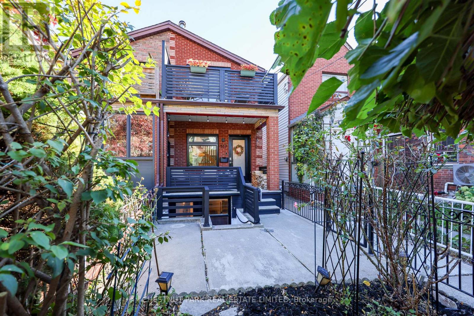 517 Crawford Street, Toronto, Ontario  M6G 3J9 - Photo 2 - C14027512