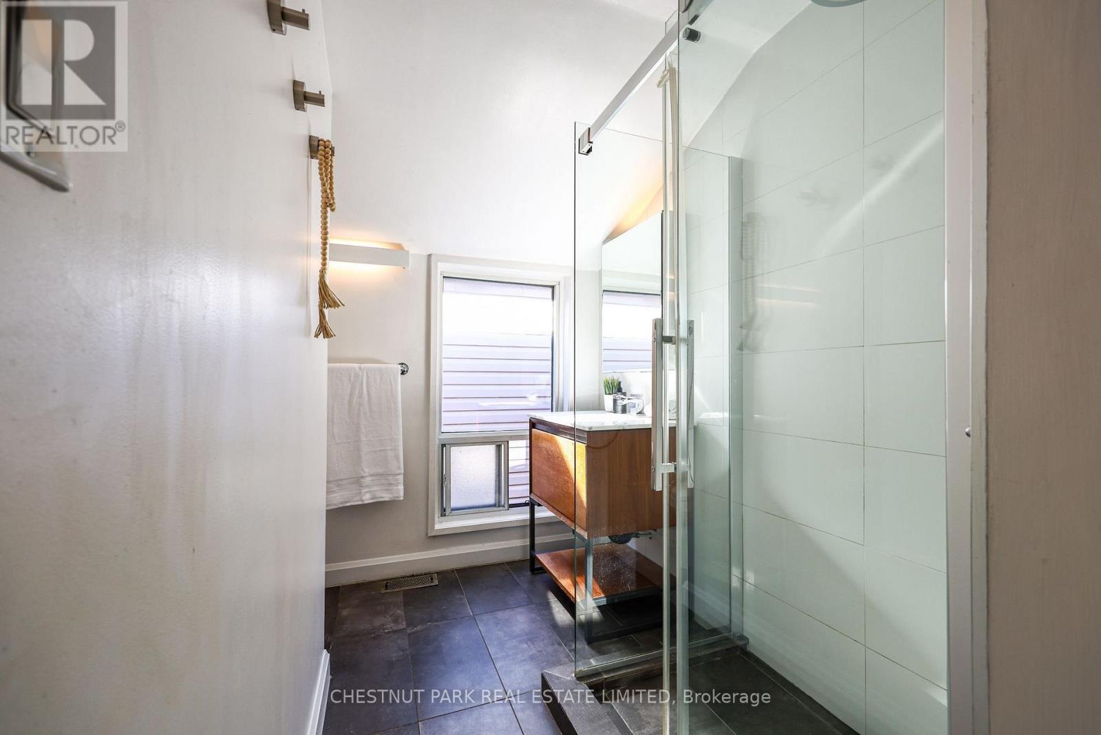 517 Crawford Street, Toronto, Ontario  M6G 3J9 - Photo 34 - C14027512