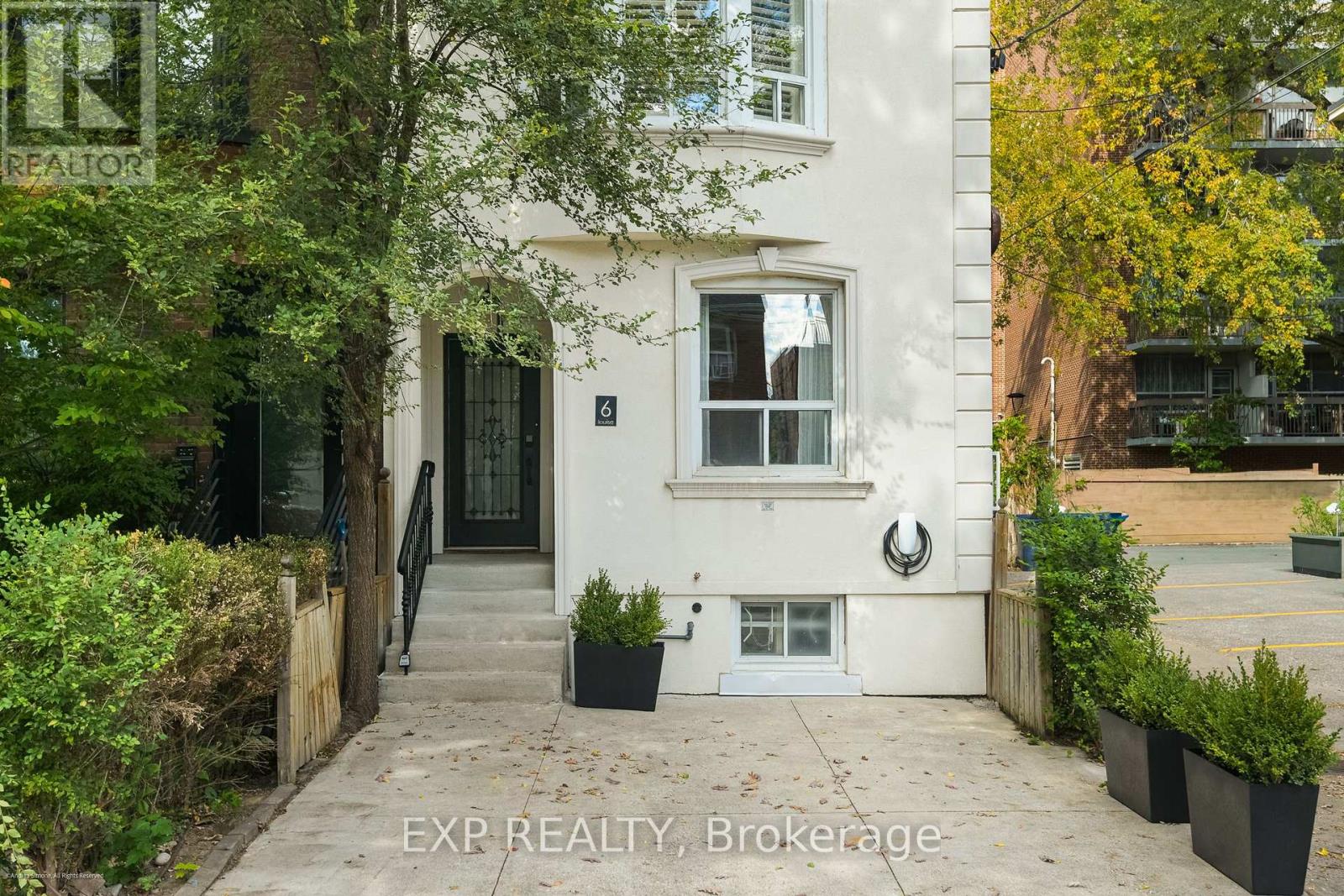 6 Louise Avenue, Toronto, Ontario  M6C 1E4 - Photo 2 - C14027544