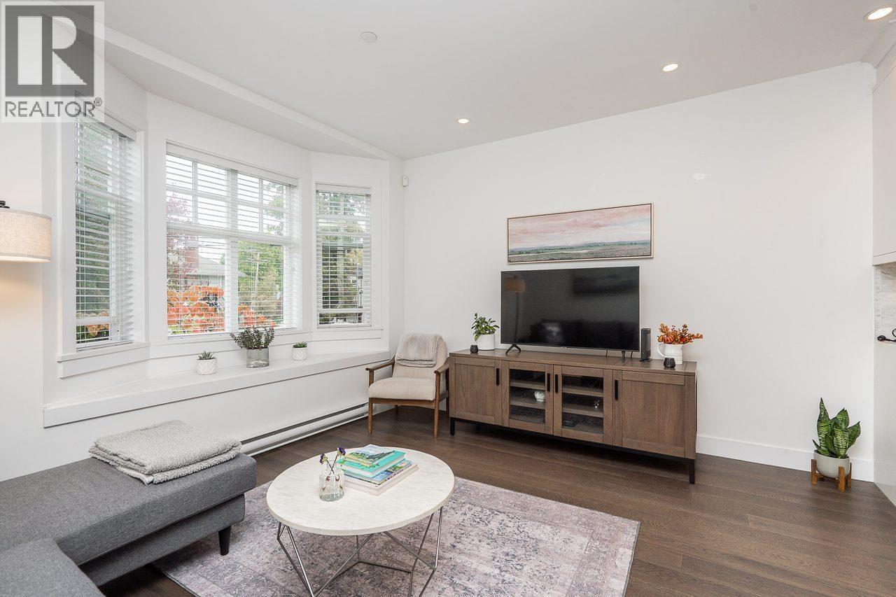 920 W 15TH AVENUE