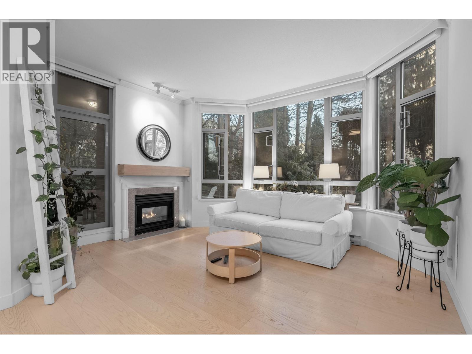 101 160 W KEITH ROAD, North Vancouver, British Columbia