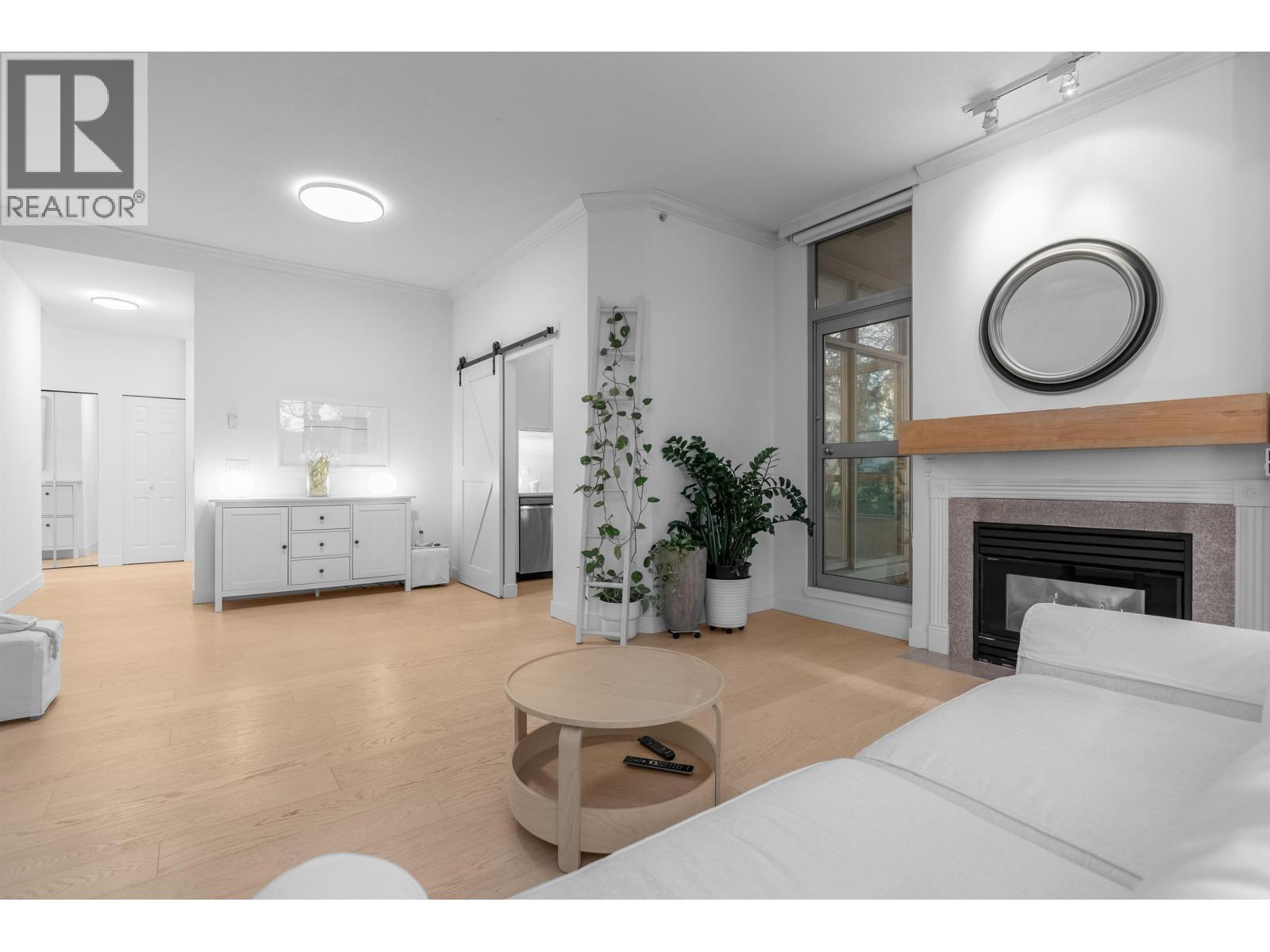 101 160 W Keith Road, North Vancouver, British Columbia  V7M 3M2 - Photo 2 - R3174598