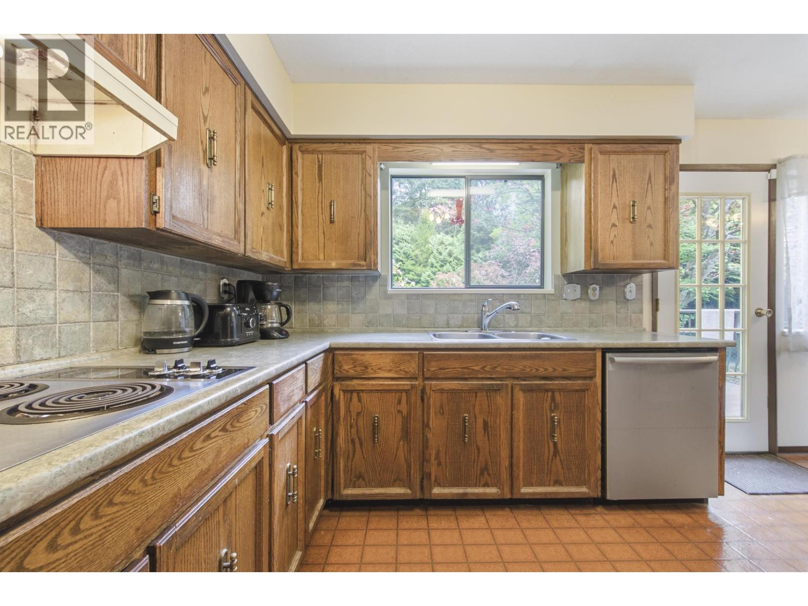 1215 Cypress Place, Port Moody, British Columbia  V3H 3Y7 - Photo 7 - R3174581