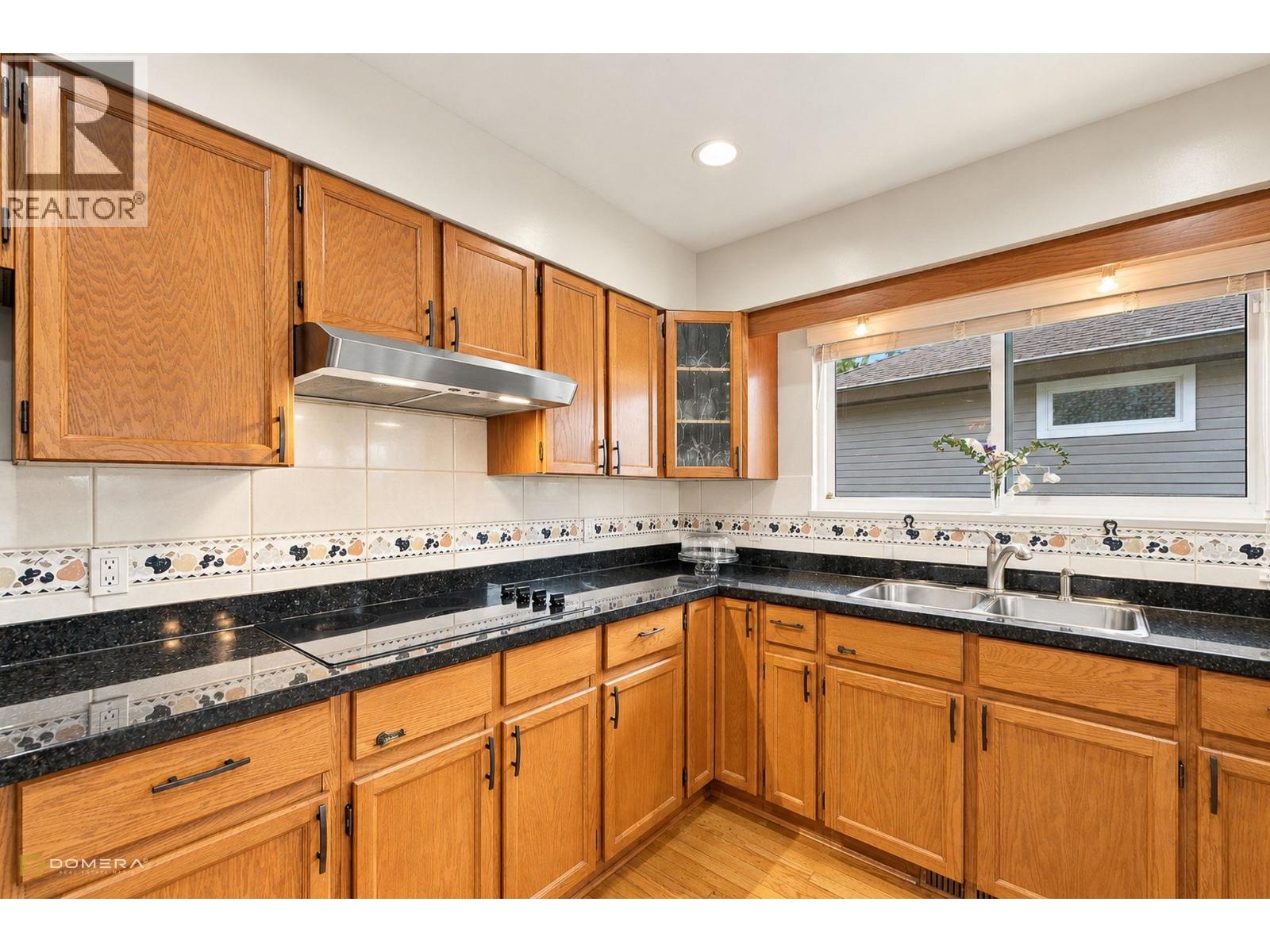 1415 Lansdowne Drive, Coquitlam, British Columbia  V3E 1Y5 - Photo 15 - R3174593