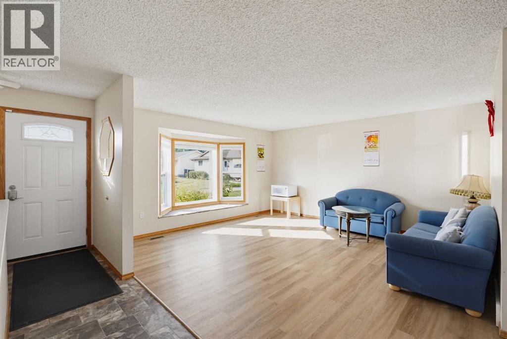 63 Dundee Crescent, Penhold, Alberta  T0M 1R0 - Photo 7 - A2346551