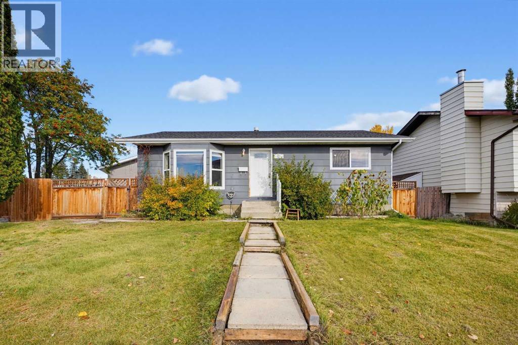 63 Dundee Crescent, Penhold, Alberta  T0M 1R0 - Photo 2 - A2346551