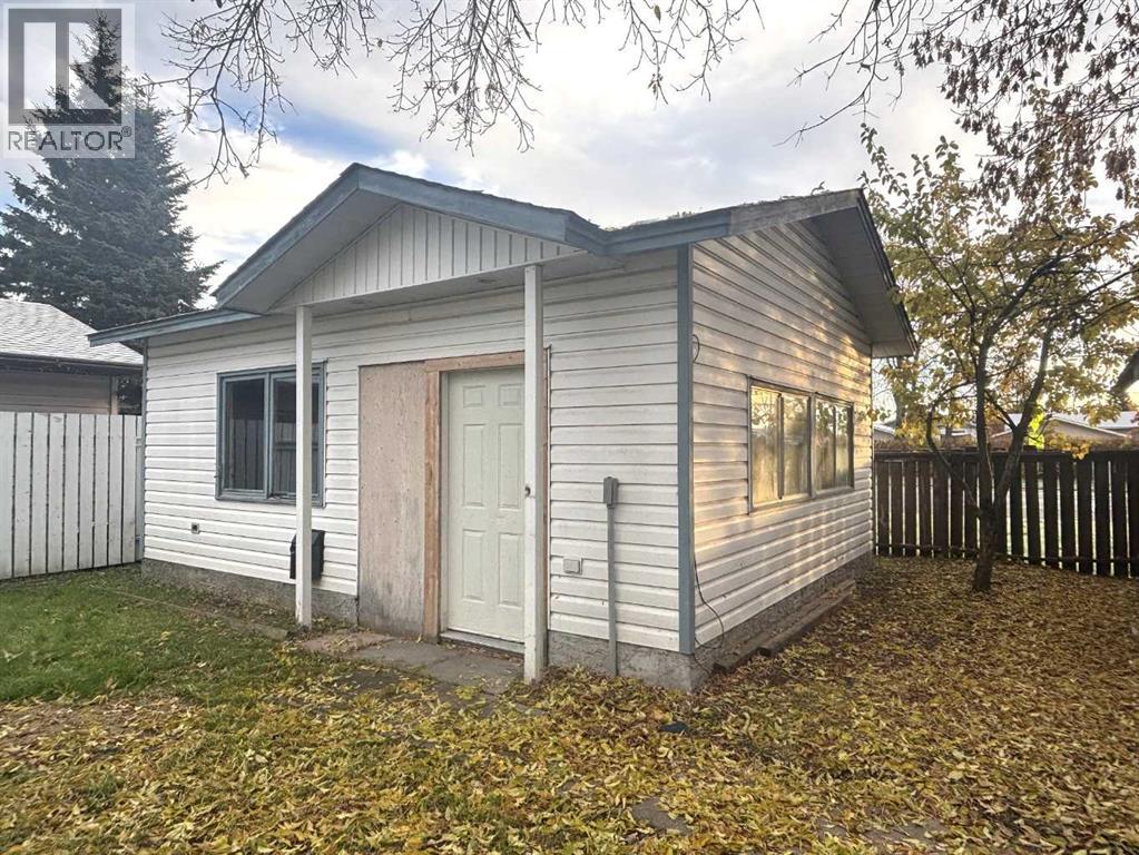 7 Chaisson Crossing, Whitecourt, Alberta  T7S 1B8 - Photo 38 - A2352061