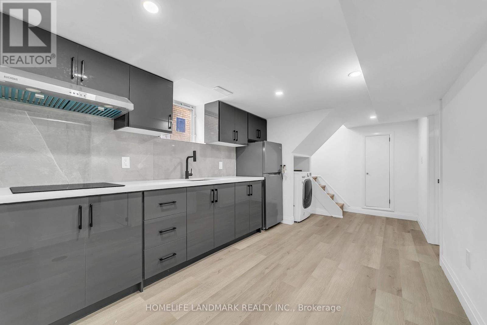 31A (BASEMENT) LAUREL AVENUE, Toronto, Ontario