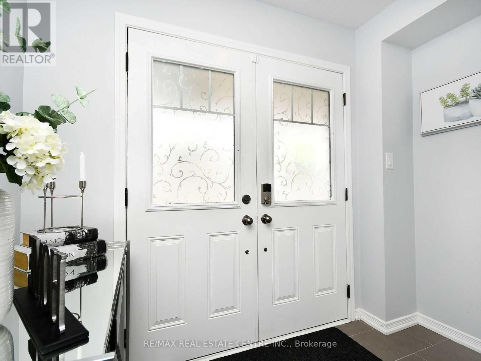 22 Hoover Road, Brampton, Ontario  L7A 4L2 - Photo 5 - W14027458