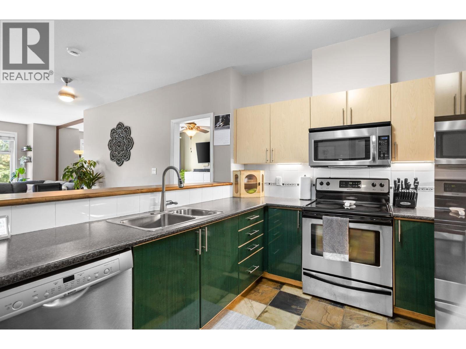 211 83 Star Crescent, New Westminster, British Columbia  V3M 6X8 - Photo 10 - R3173874
