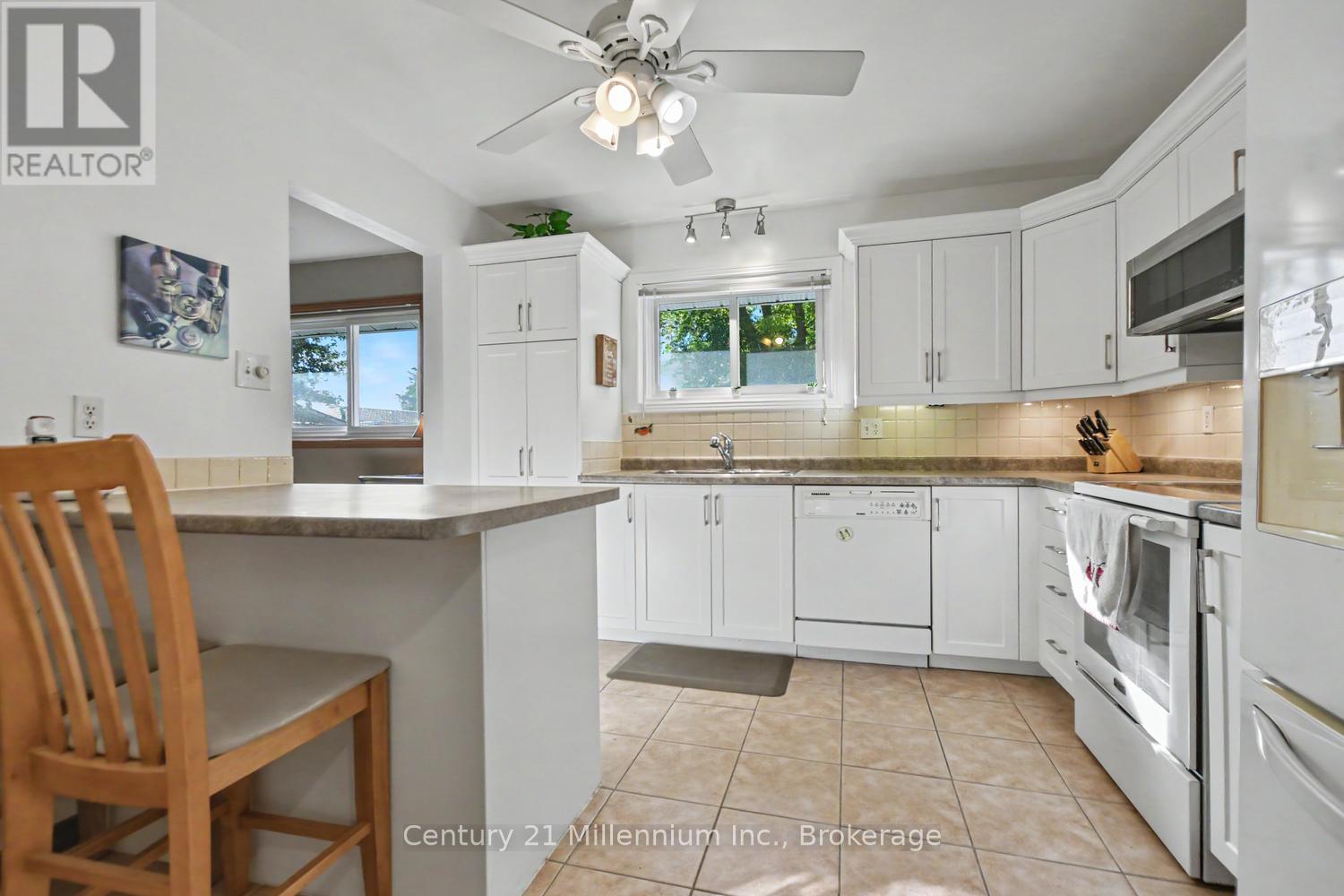 18 Dillon Drive, Collingwood, Ontario  L9Y 4S3 - Photo 5 - S13844414