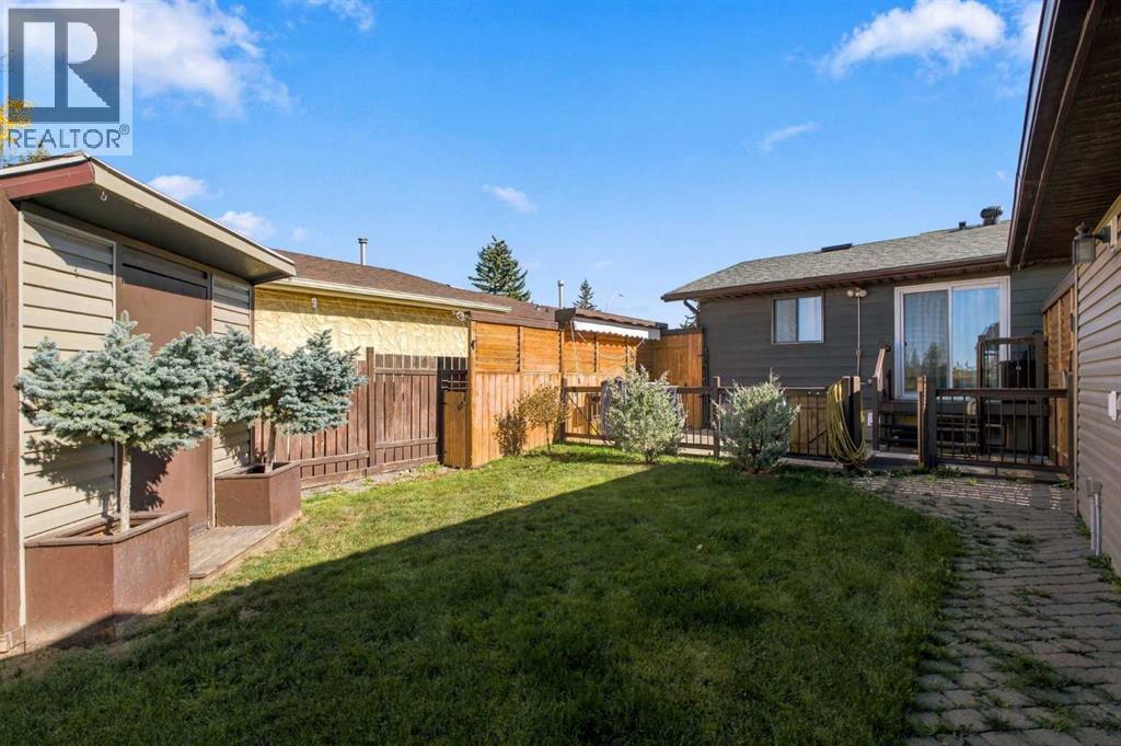 84 Glendale Way, Cochrane, Alberta  T4C 1H9 - Photo 3 - A2350337