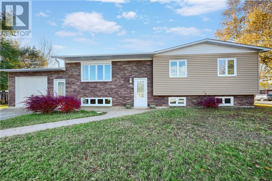 34 Lynne Court, Chapleau, Ontario  P0M 1K0 - Photo 1 - 2130897
