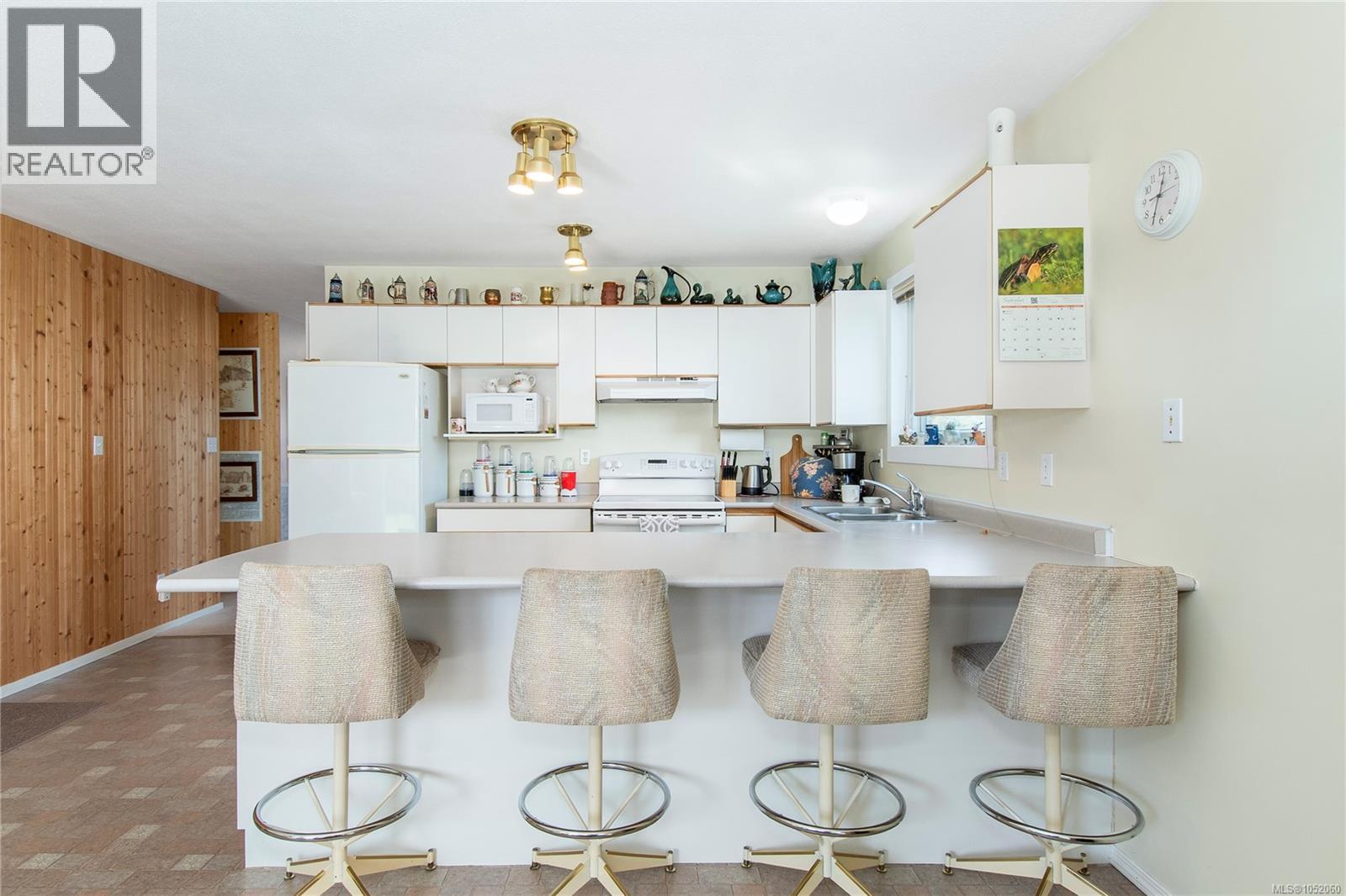 1667 Meadowbrook Dr
