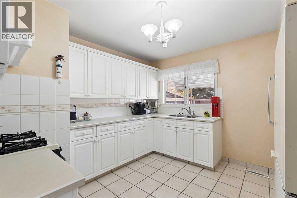 275 Northmount Drive NW, Calgary, Alberta  T2K 3G9 - Photo 10 - A2350703