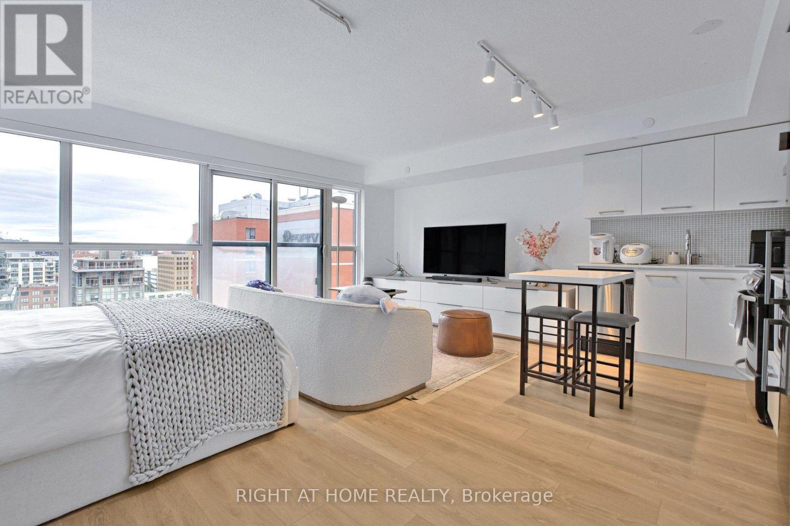 1406 - 87 Peter Street, Toronto, Ontario  M5V 0P1 - Photo 3 - C14027696