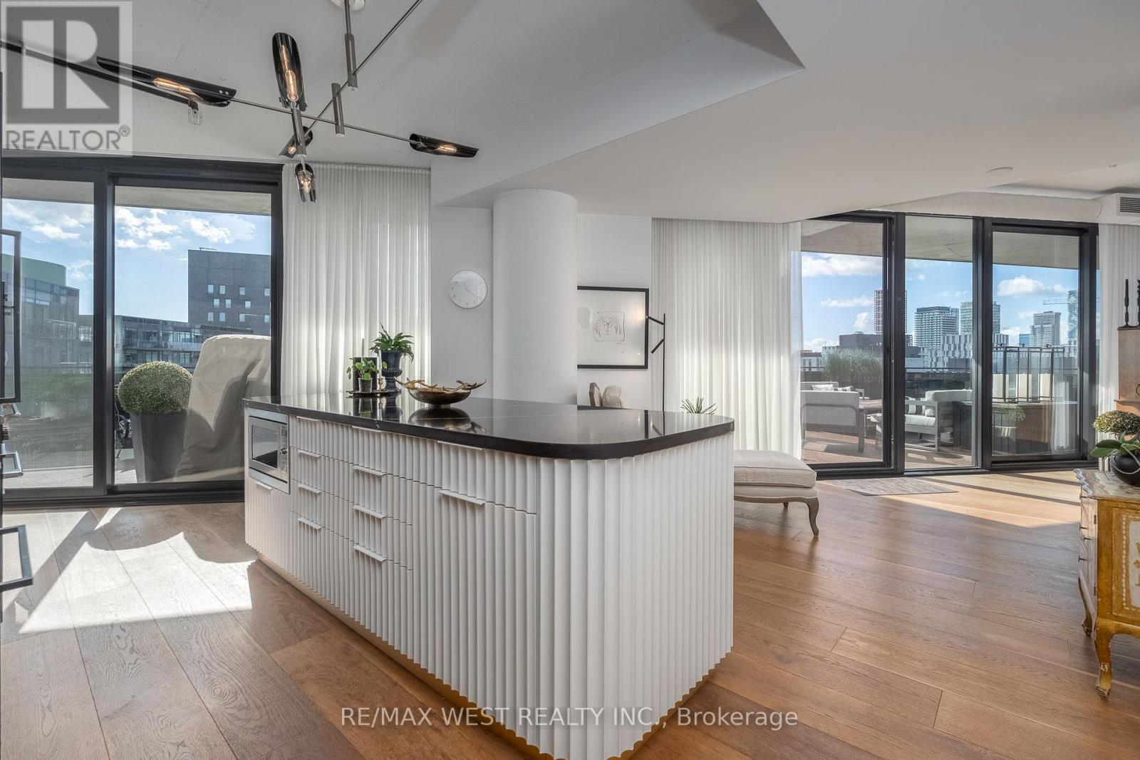1002 - 21 Lawren Harris Square, Toronto, Ontario  M5A 0T4 - Photo 3 - C14027810