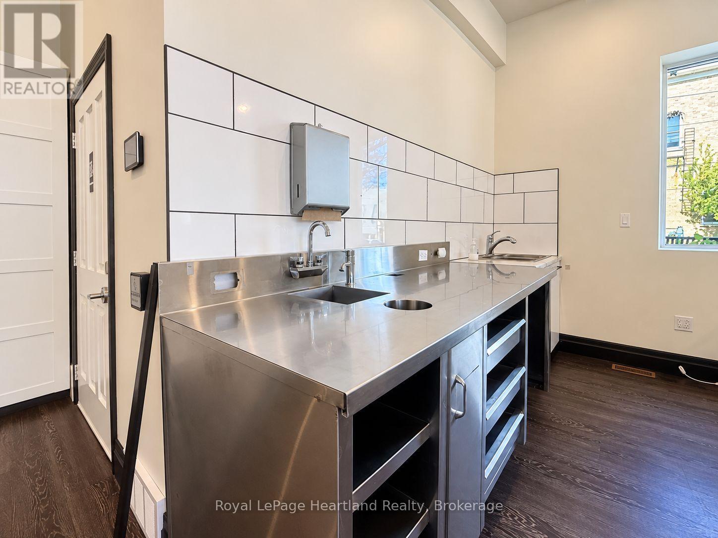 413 Queen Street, North Huron, Ontario  N0M 1H0 - Photo 7 - X14027576