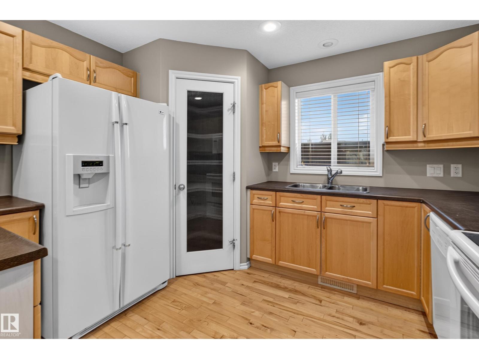 21215 92 AV NW