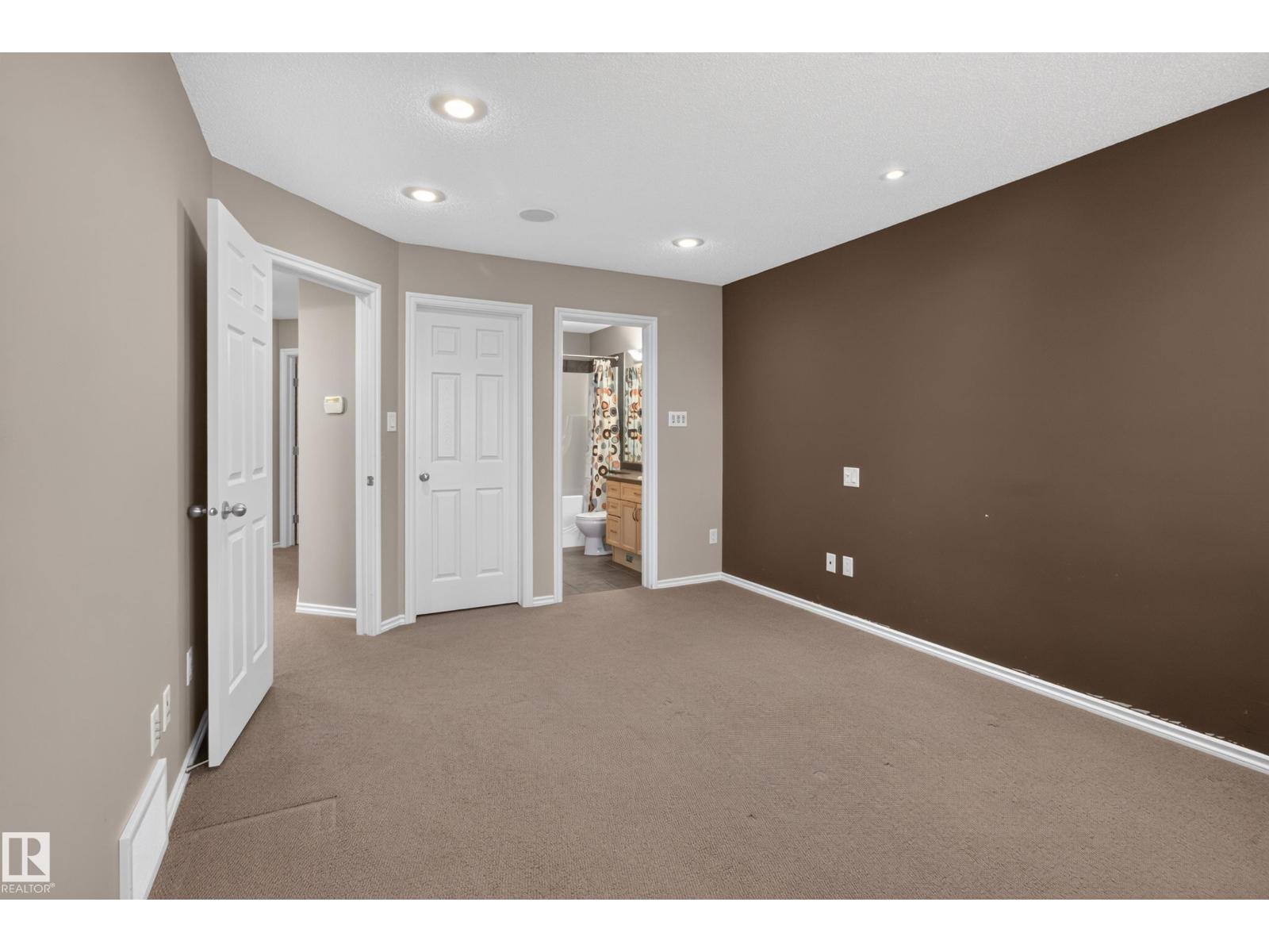 21215 92 AV NW
